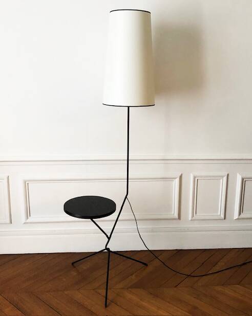 Tripod floor lamp with shelf