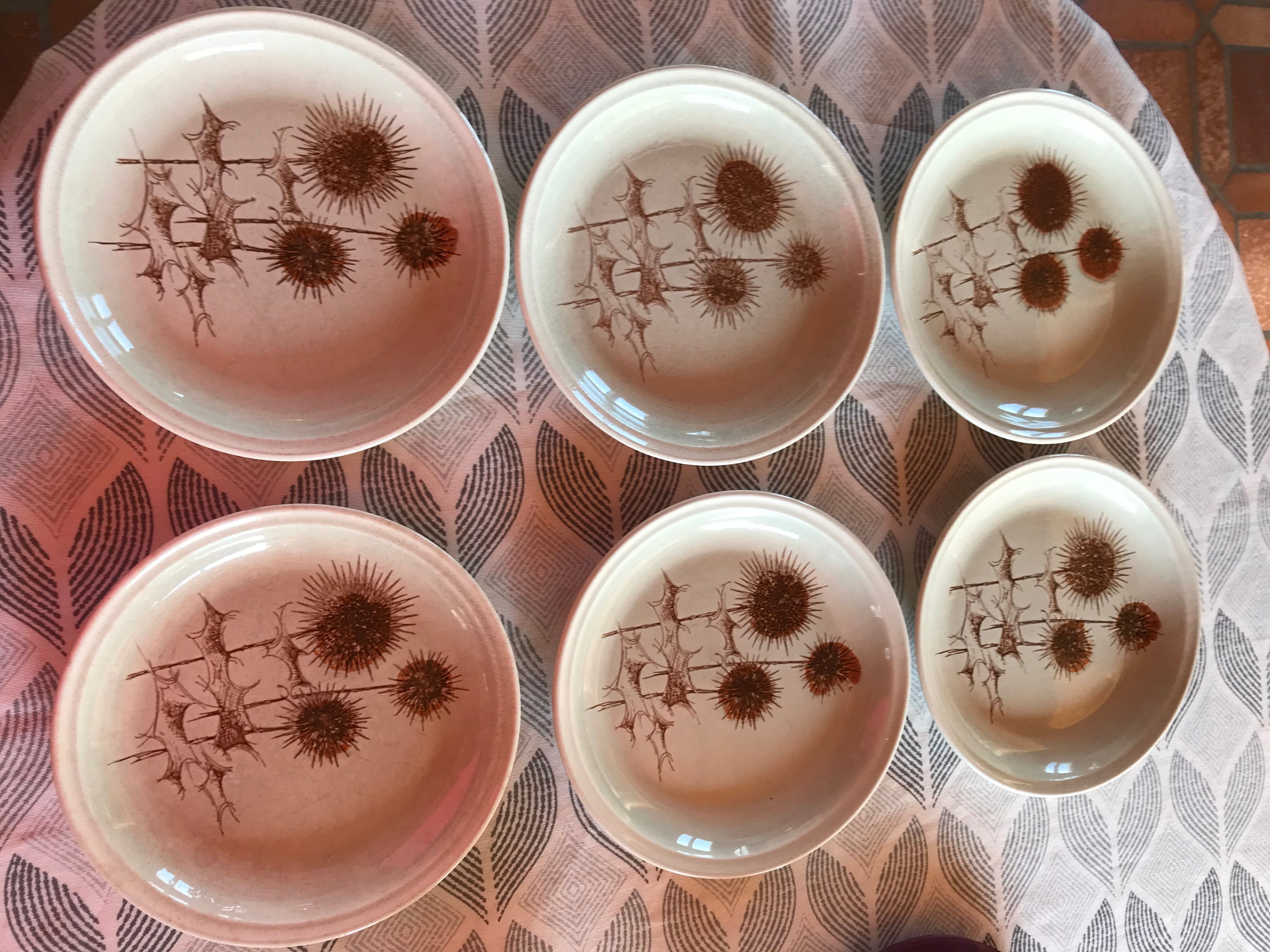 Set of 6 beige plates in Sarreguemine sandstone thistles