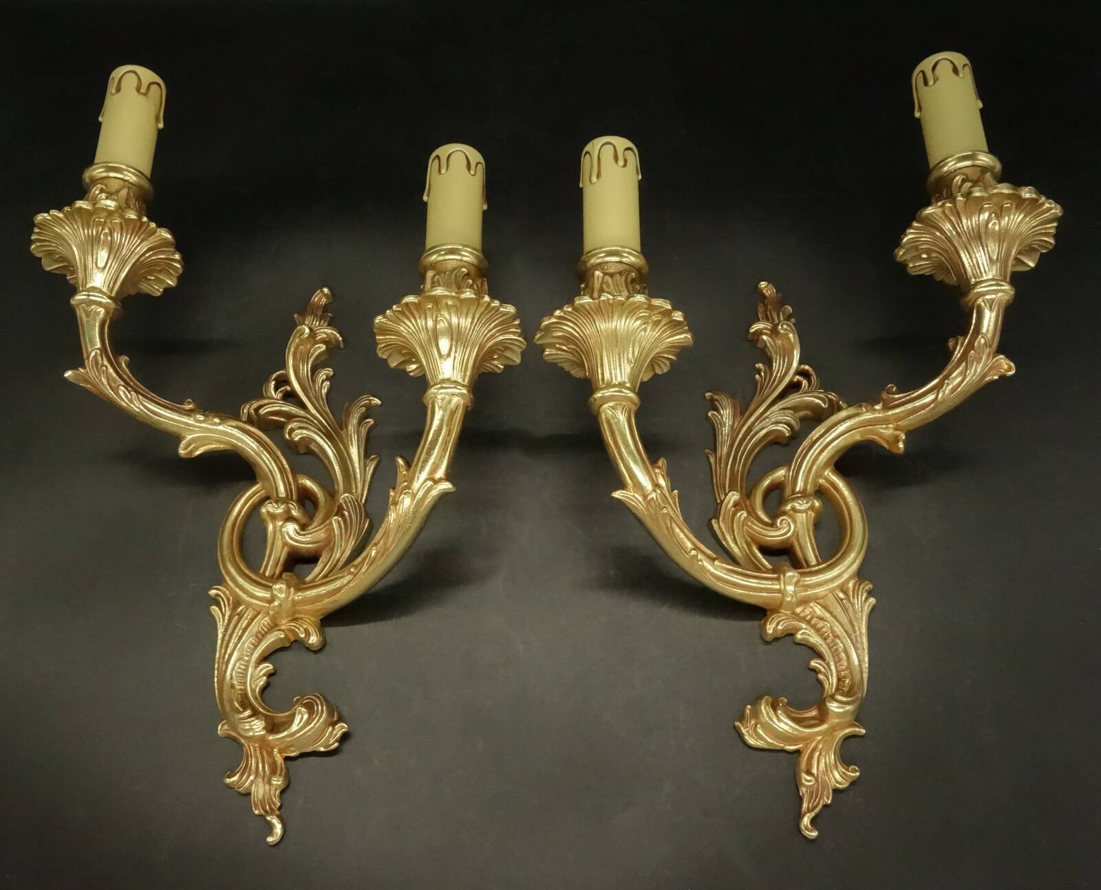 Large pair of Rocaille / Rococo / Baroque style wall lights - gilded bronze