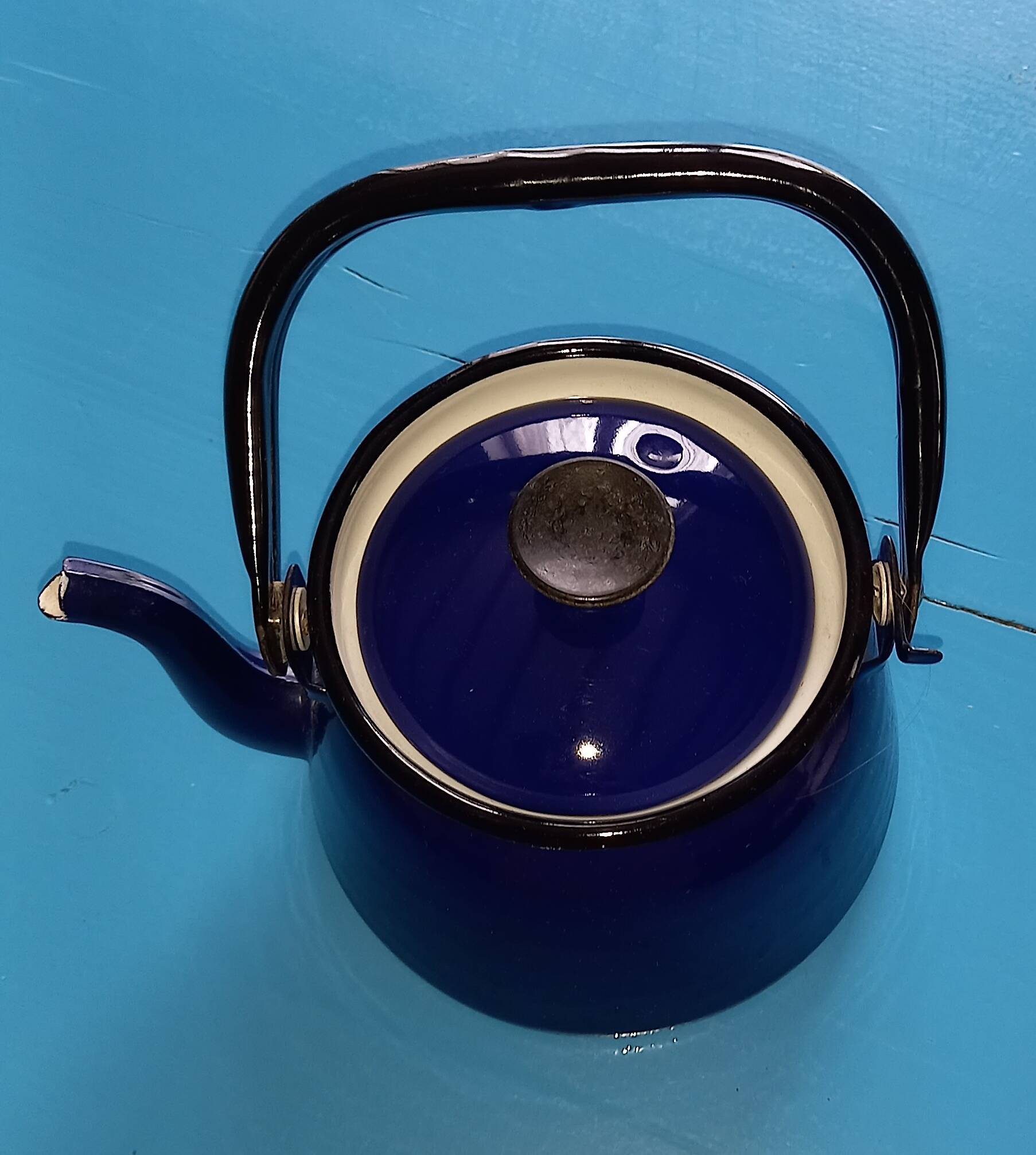 Vintage blue enamelled metal kettle - 1 litre approx. 12cm high (without handle)