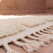 Handmade traditional Berber rug in natural wool, size 1.5/2.5 m.