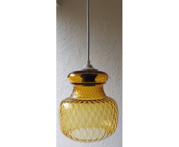 Amber glass suspension