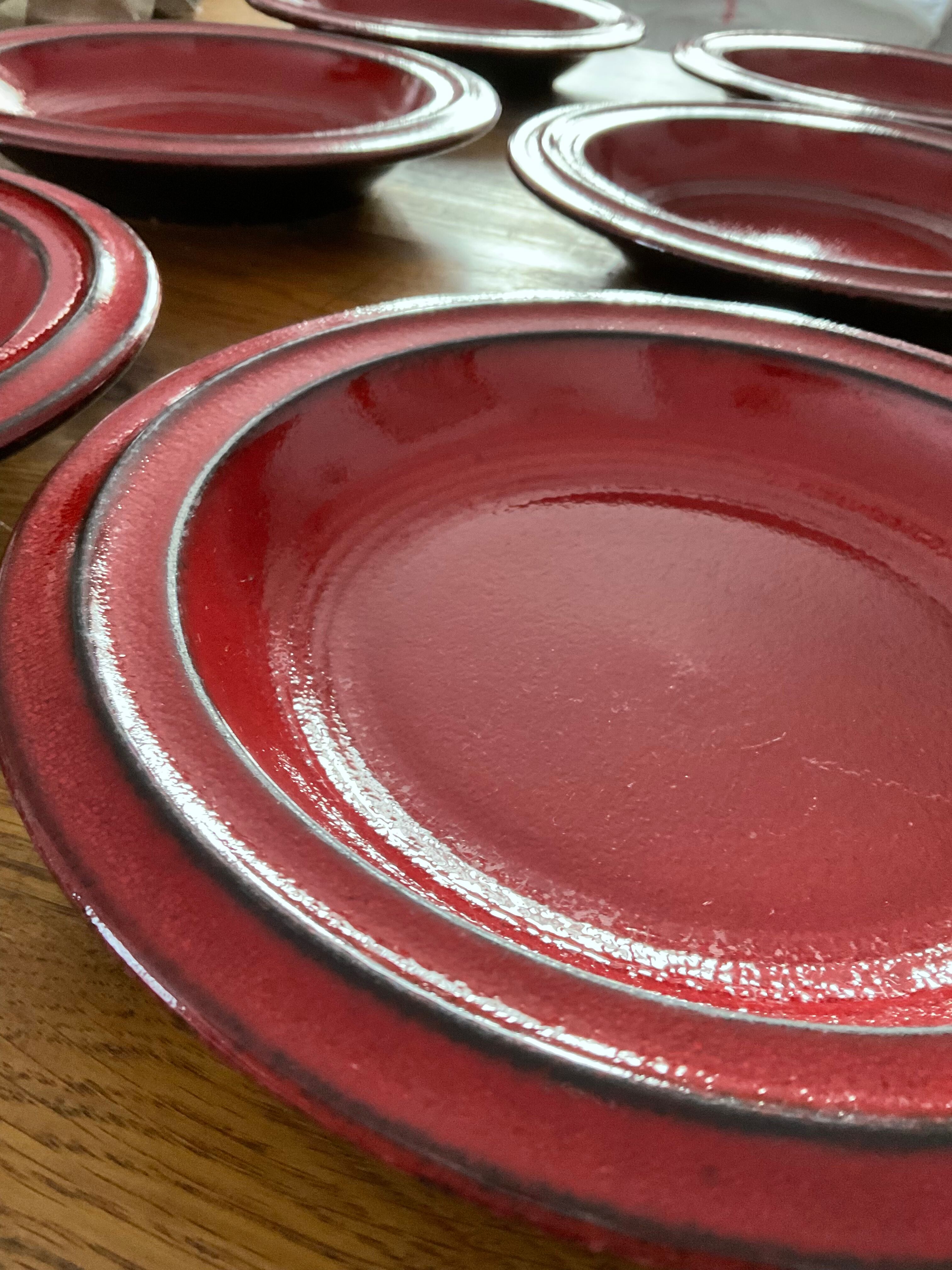 6 assiettes en grès rouge vintage