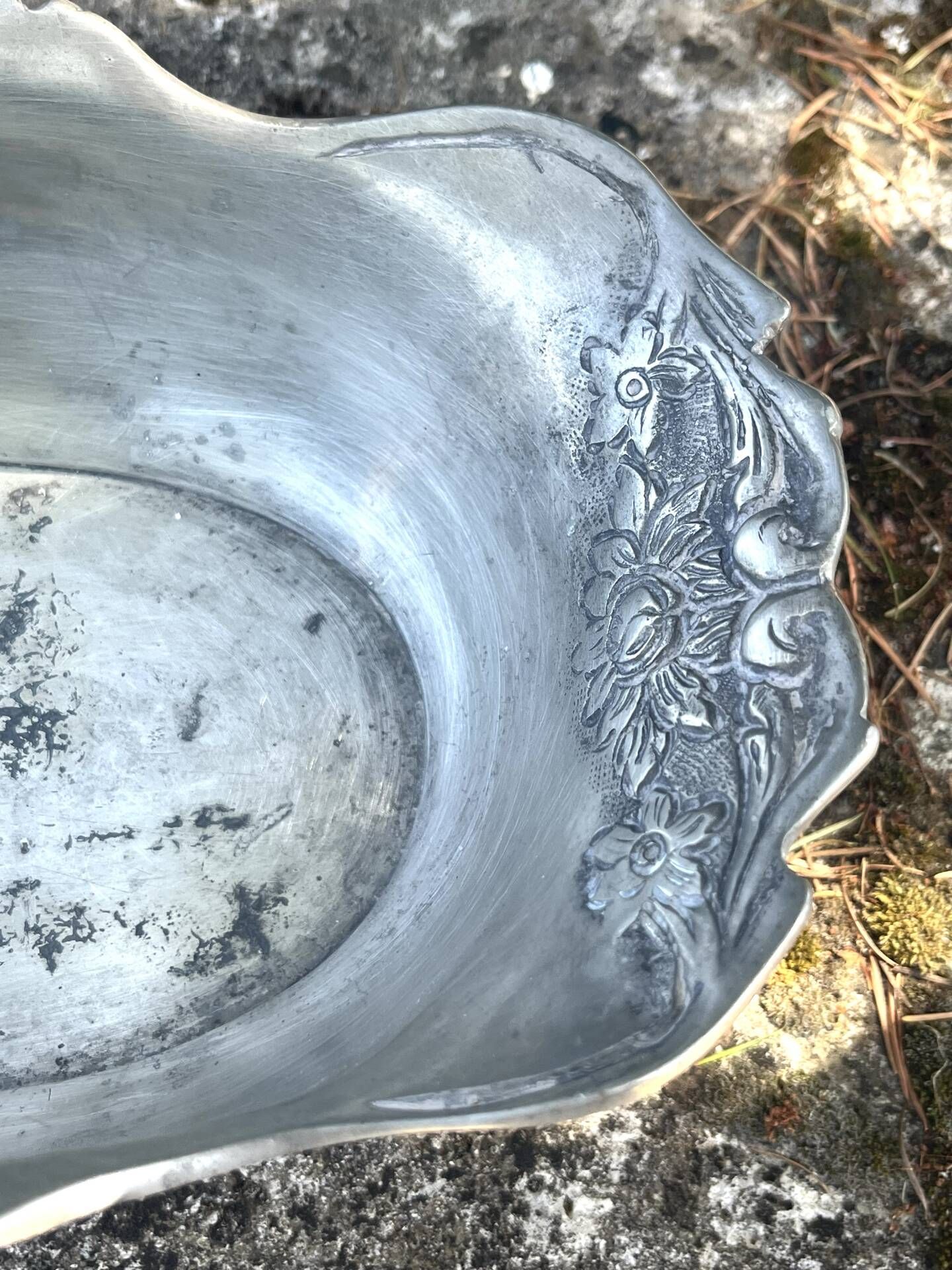 Footed pewter champagne cooler on claw feet with floral relief
