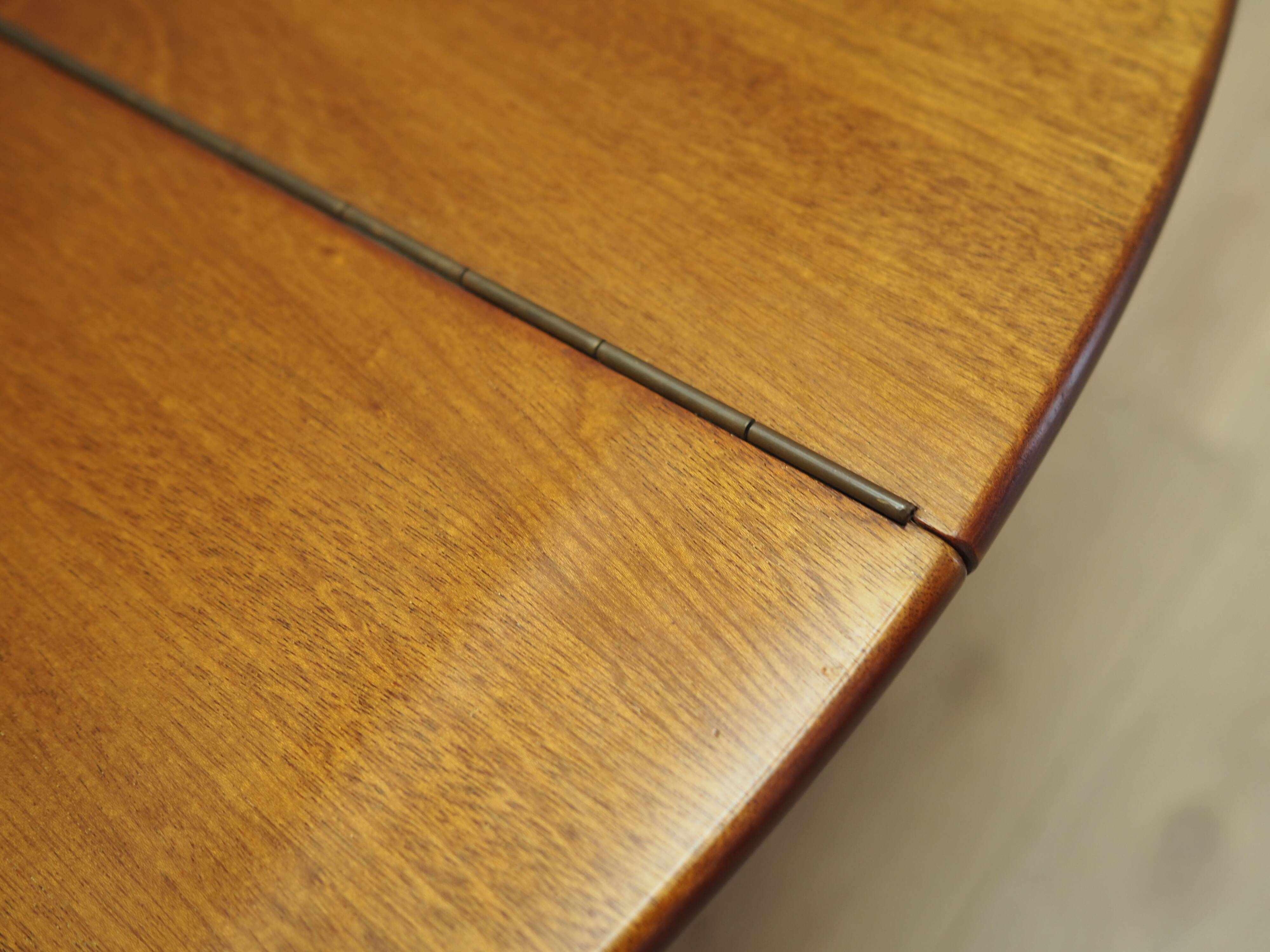 Table basse ronde en acajou, design danois, années 1970, production : Danemark