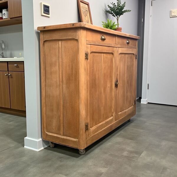 Grand buffet parisien billot et charnières papillons bois brut 1930