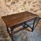 Table française en noyer avec pieds torsadés, fin du XIXe siècle