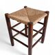 Style Charlotte Perriand, paire de tabourets en bois rustique et paille, France, vers 1950.