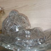 Beurrier ancien en verre taillé