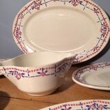 Together 4 ramekins, flat oval and sauce