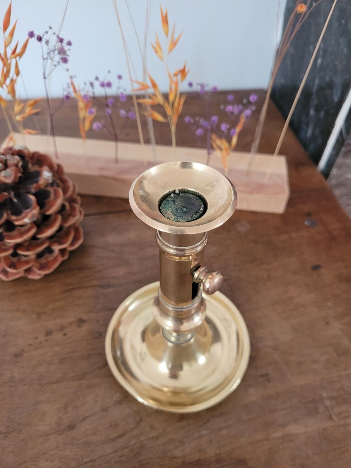 Push candle holder with hollow dish