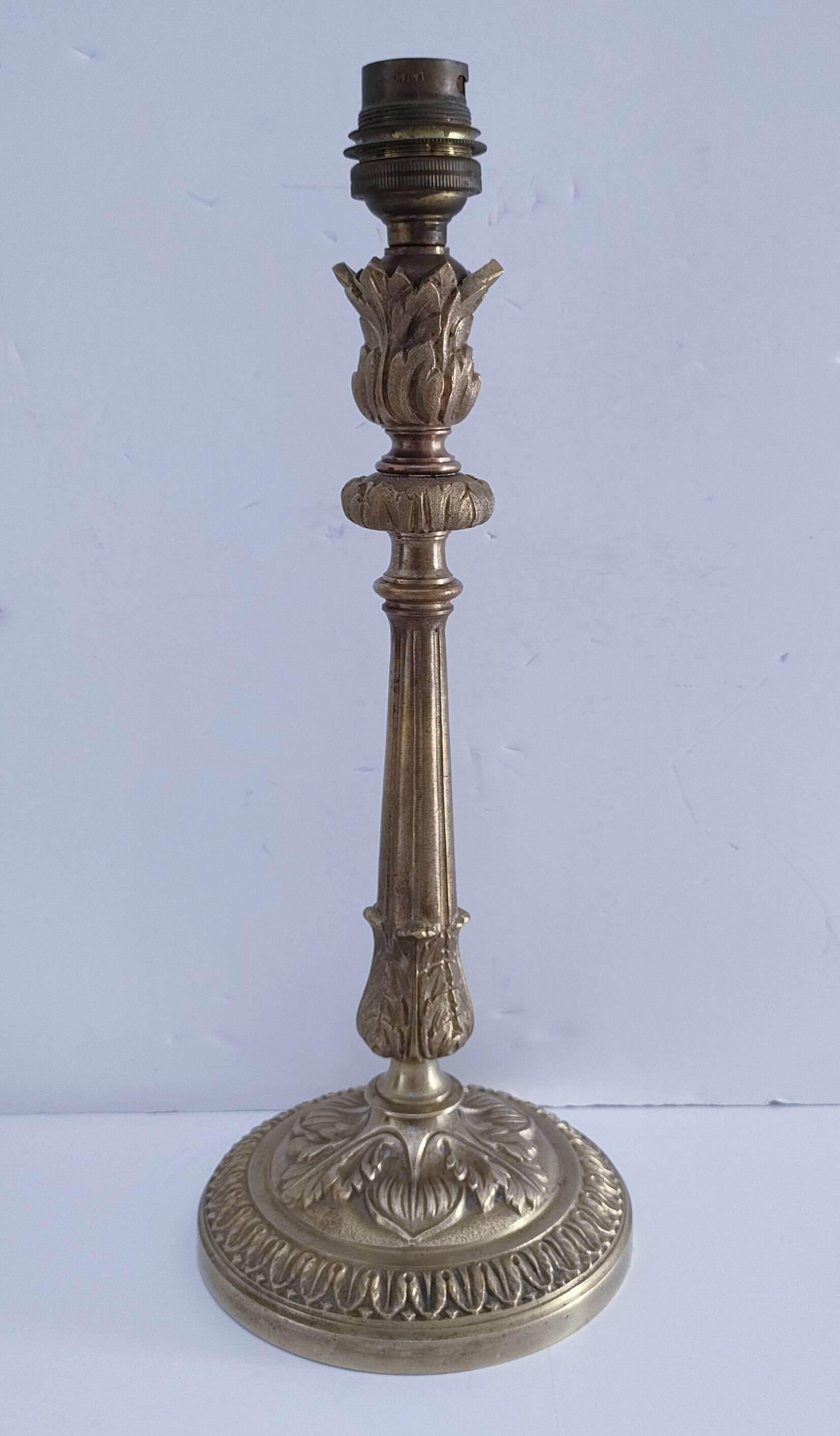 Pied de lampe bronze décor feuillagé