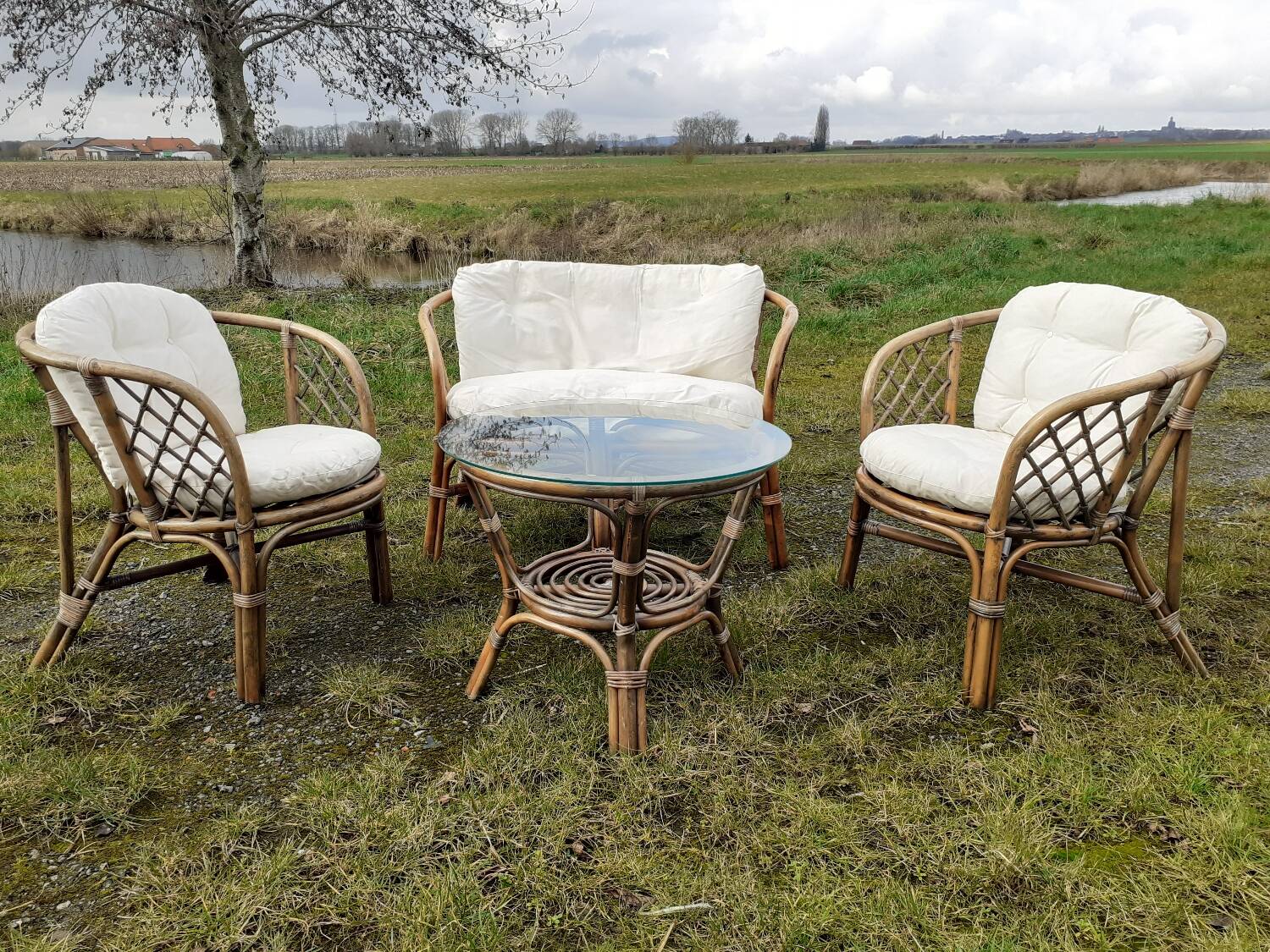 Rattan lounge