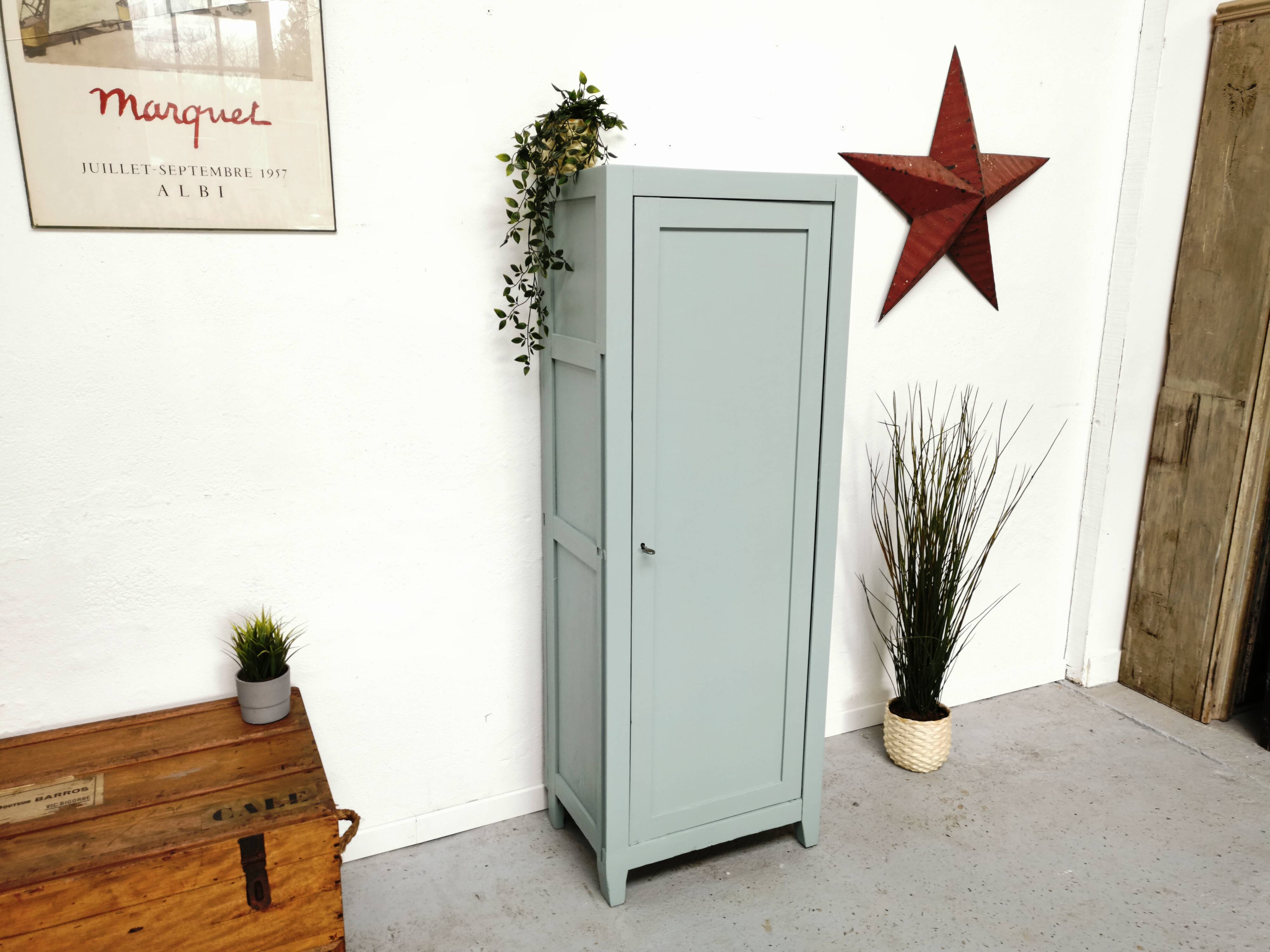 Armoire parisienne vintage