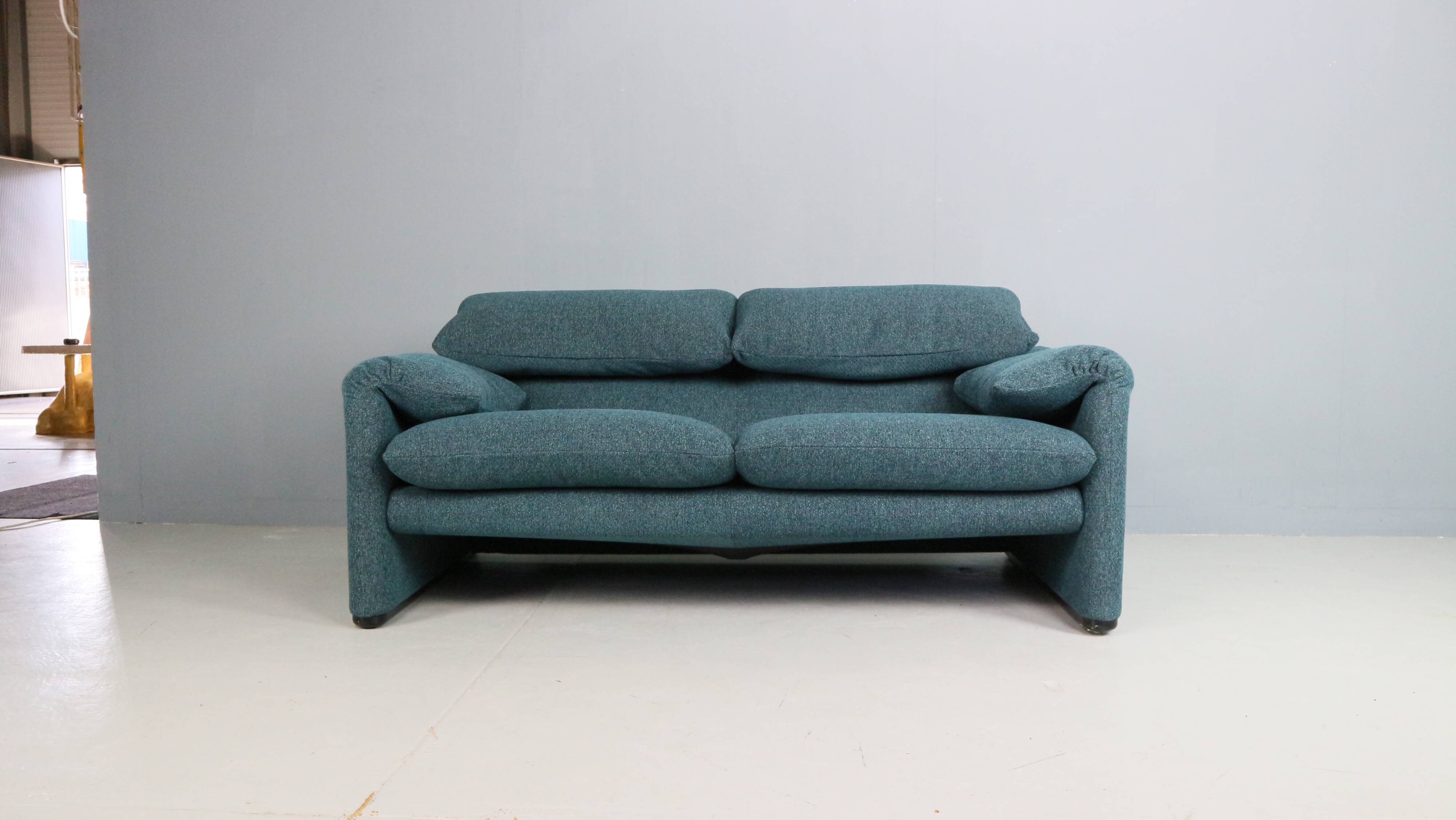 Vico Magistretti "Maralunga" 2-seater re-upholstered sofa For Cassina