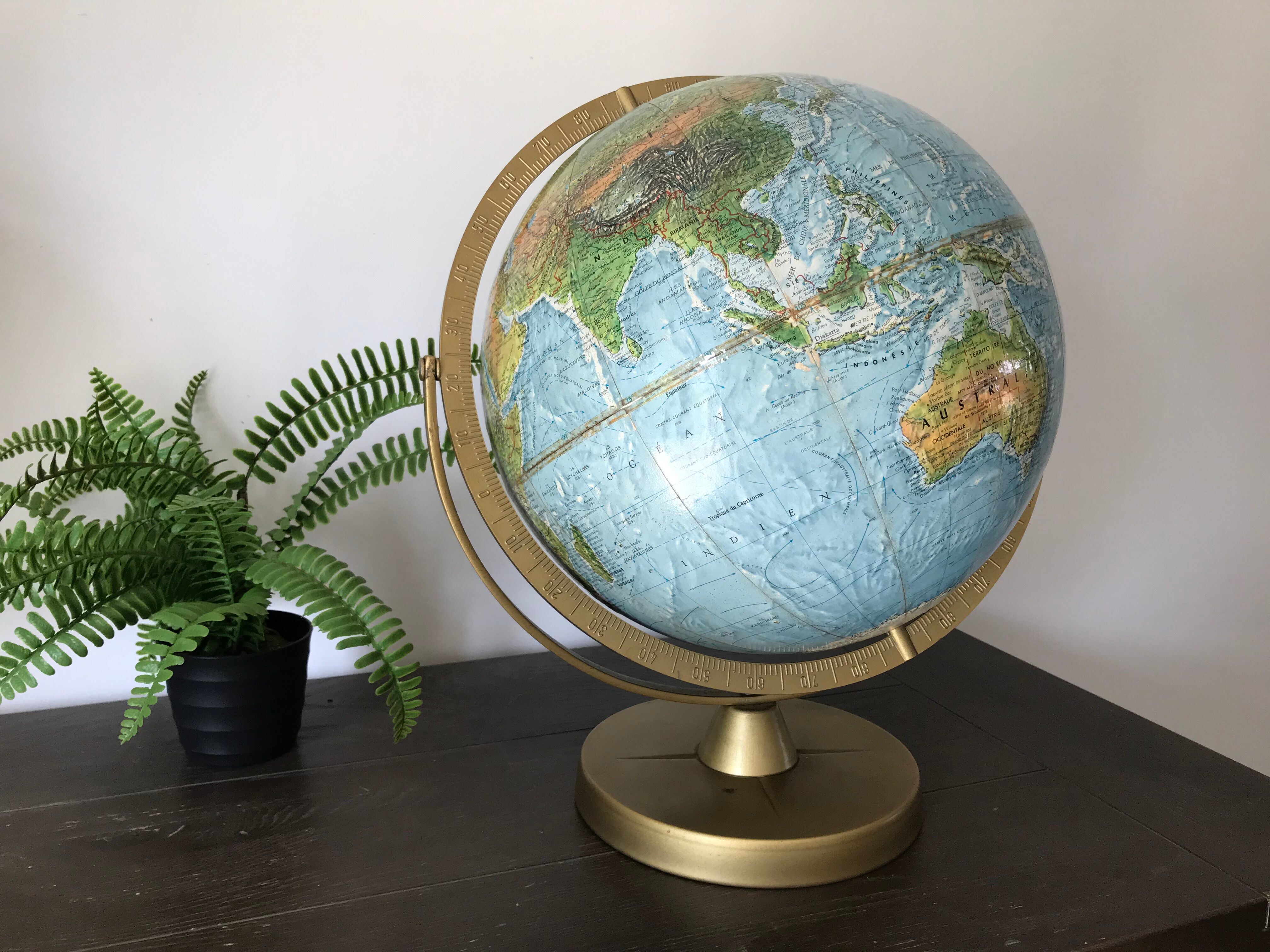 Globe Earth Scanglobe 1960 in relief, paper map and brass footing