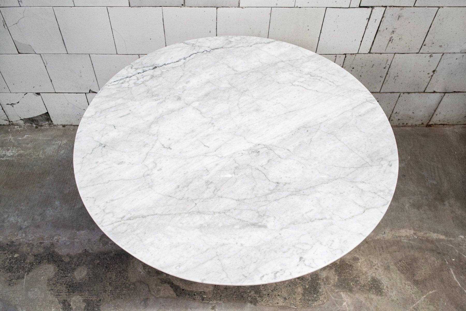 Tulip coffee table by Eero Saarinen for Knoll, 1980s.