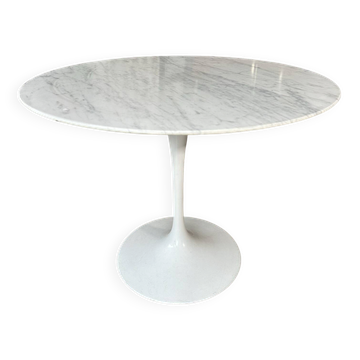 Tulip dining table Eero Saarinen for Knoll