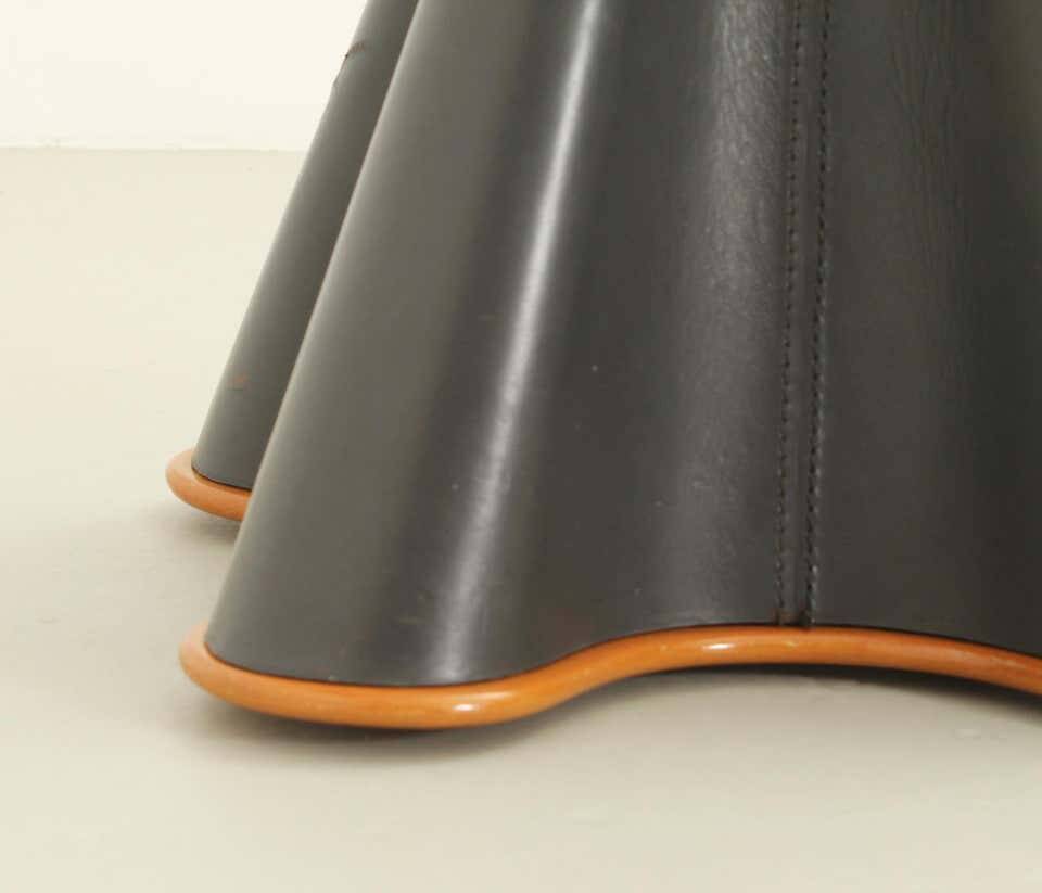 Paire de table d’appoints Trébol par Oscar Tusquets