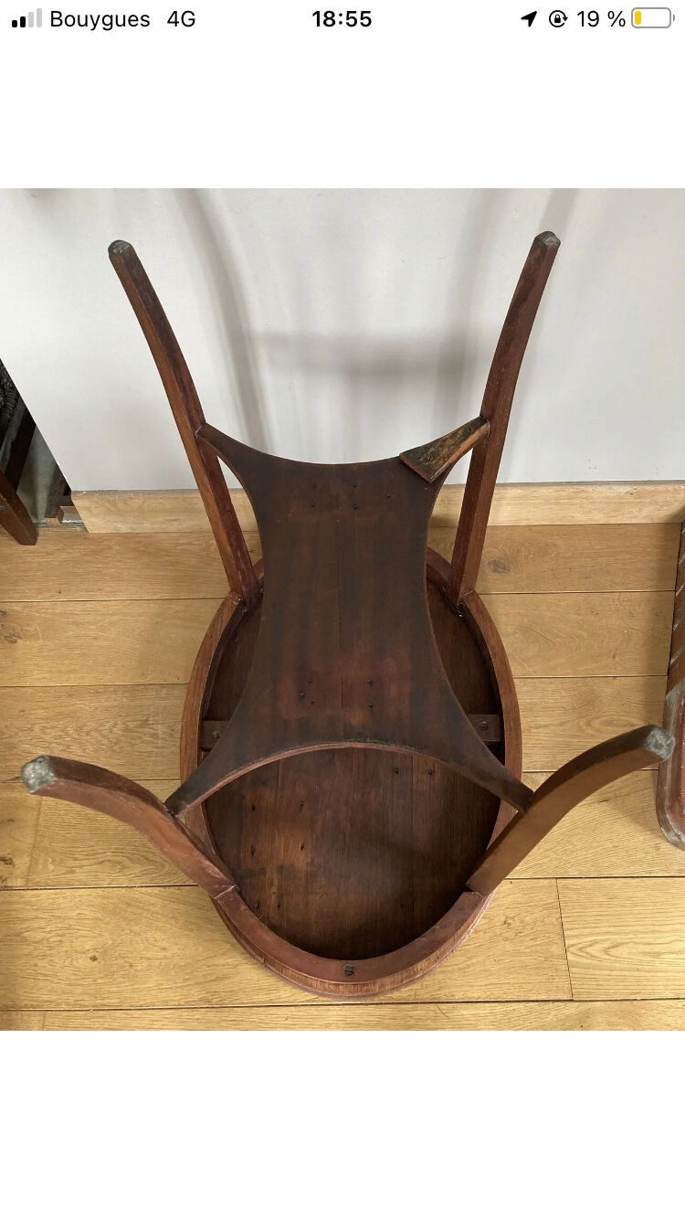 Oval Art Deco pedestal table in oak early twentieth century