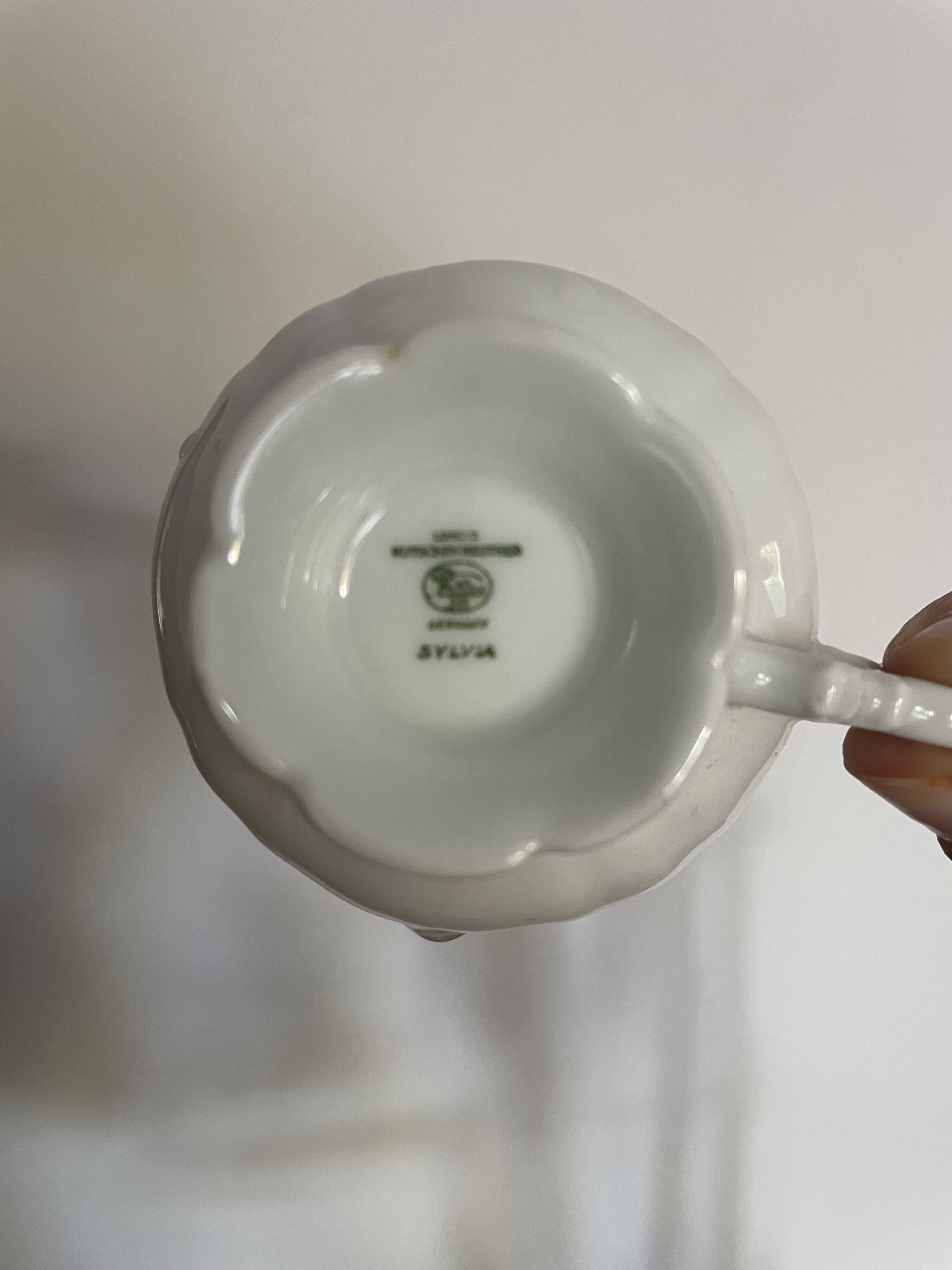 Set of 4 Hutschenreuther fine porcelain cups and saucers.
