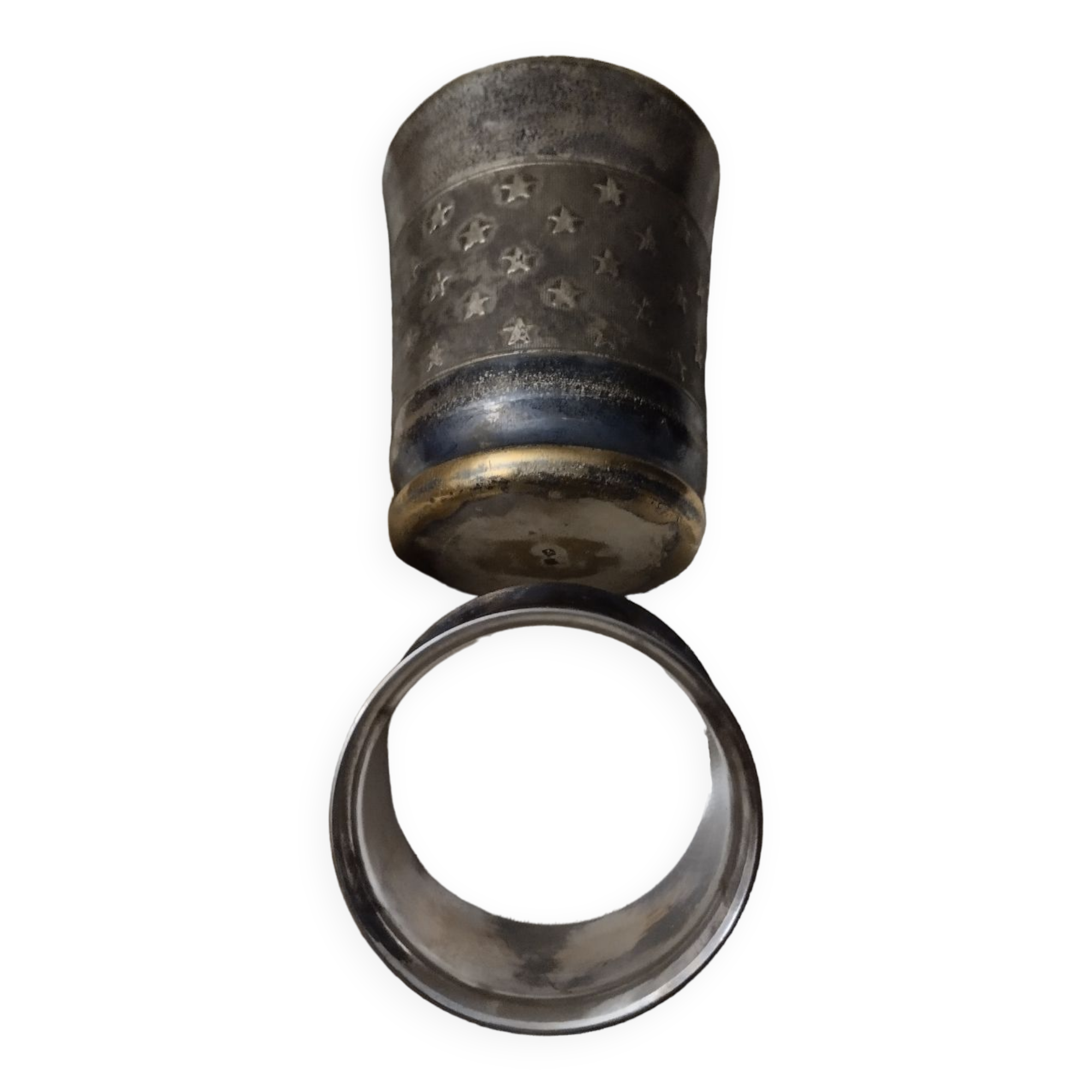 Timbale et rond de serviette ancienne dans ça boit d'origine - Daniel Cregut