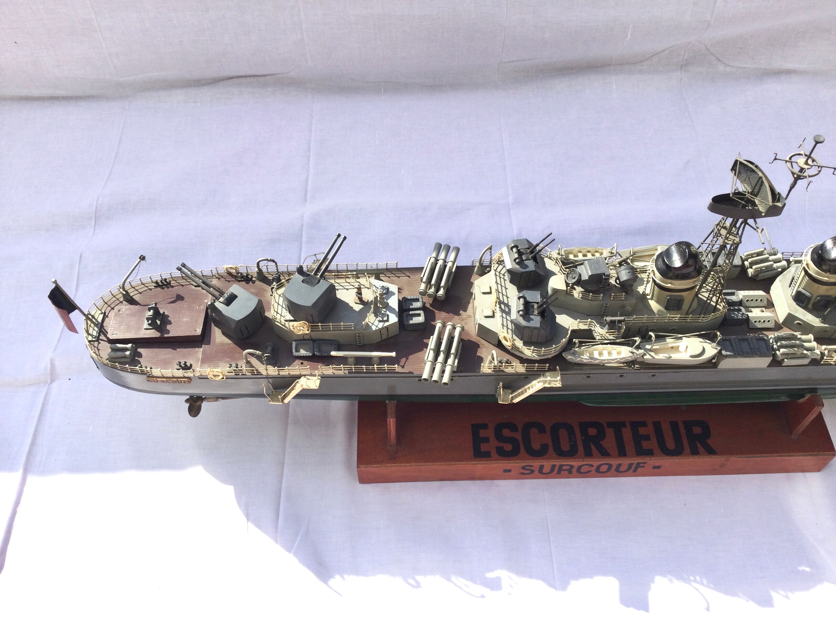 Model of boat surcouf wing escort