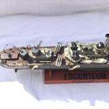 Model of boat surcouf wing escort
