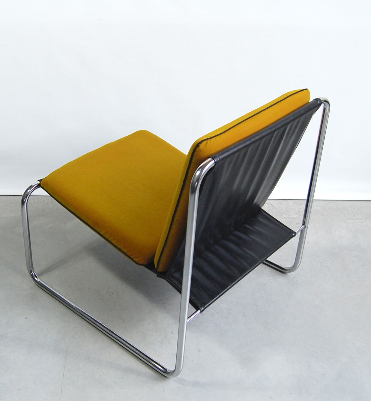 Paire de chauffeuses BB par Guy Bernard pour Meurop, 1970