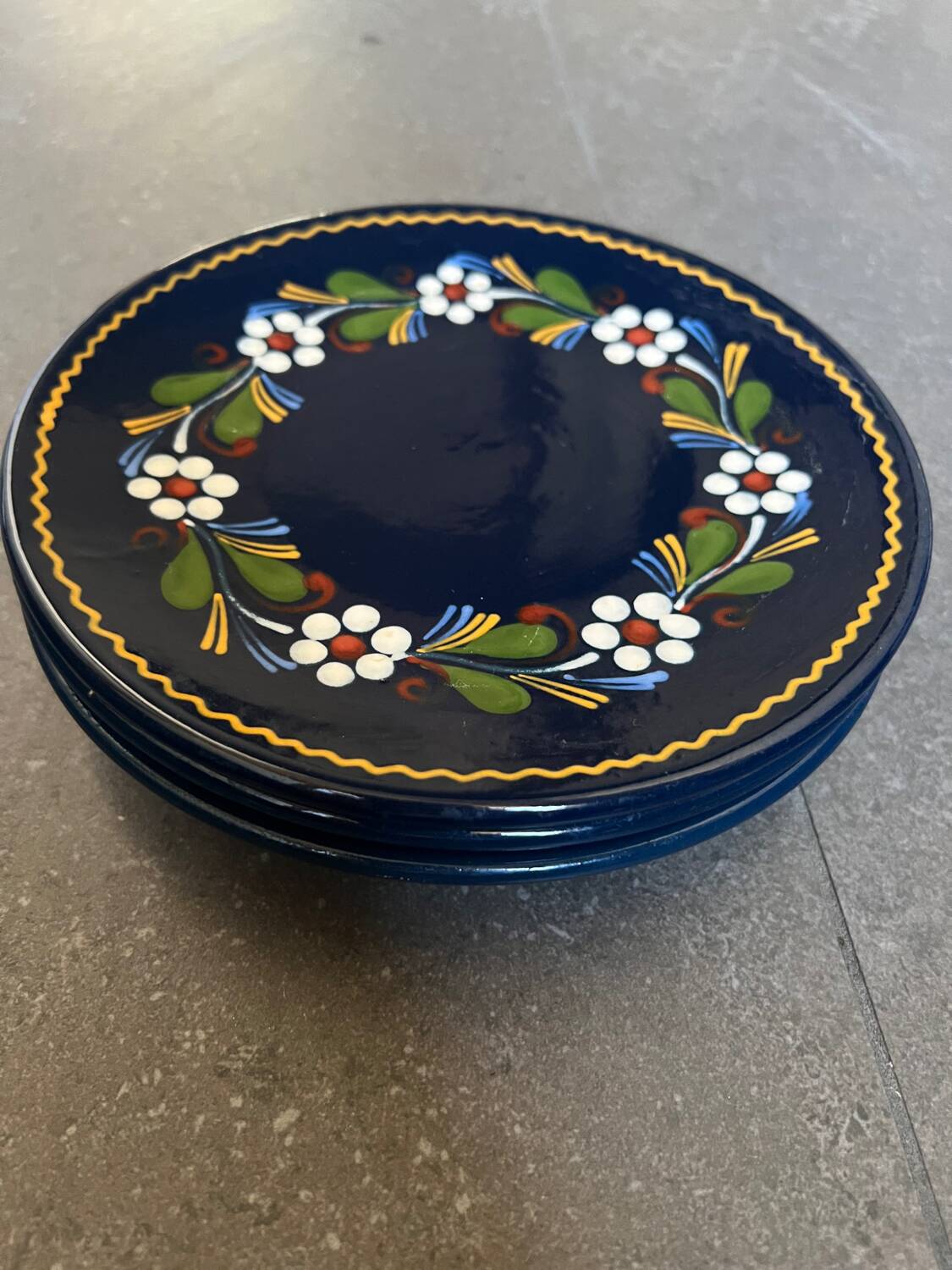 Ceramic dessert plates