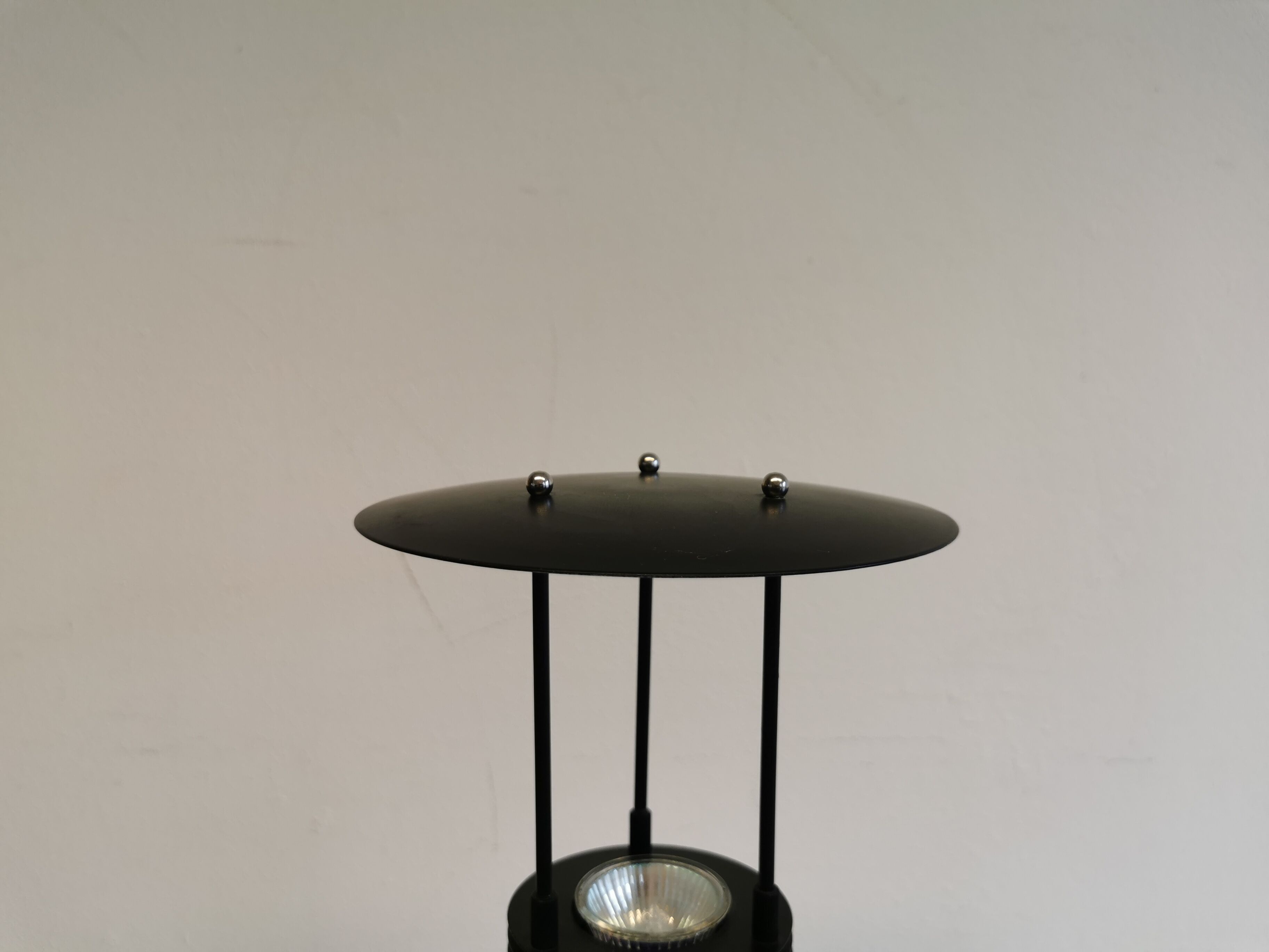 Table lamp in black colour