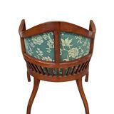 Elegante Poltrona da Camera in Ciliegio Intarsiato