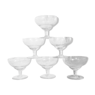 Lot de 6 coupes à vin en cristal gravé