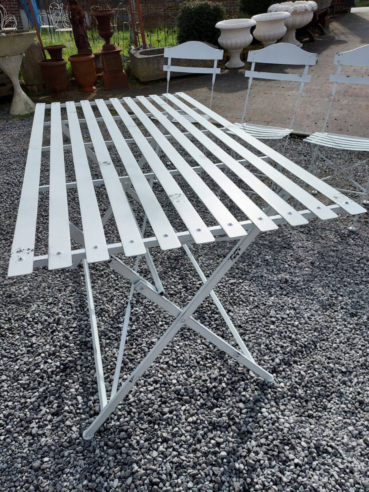 Folding garden furniture in white patinated iron