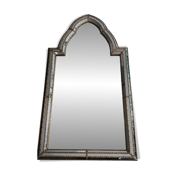 Multi-faceted mirror and brass garlands