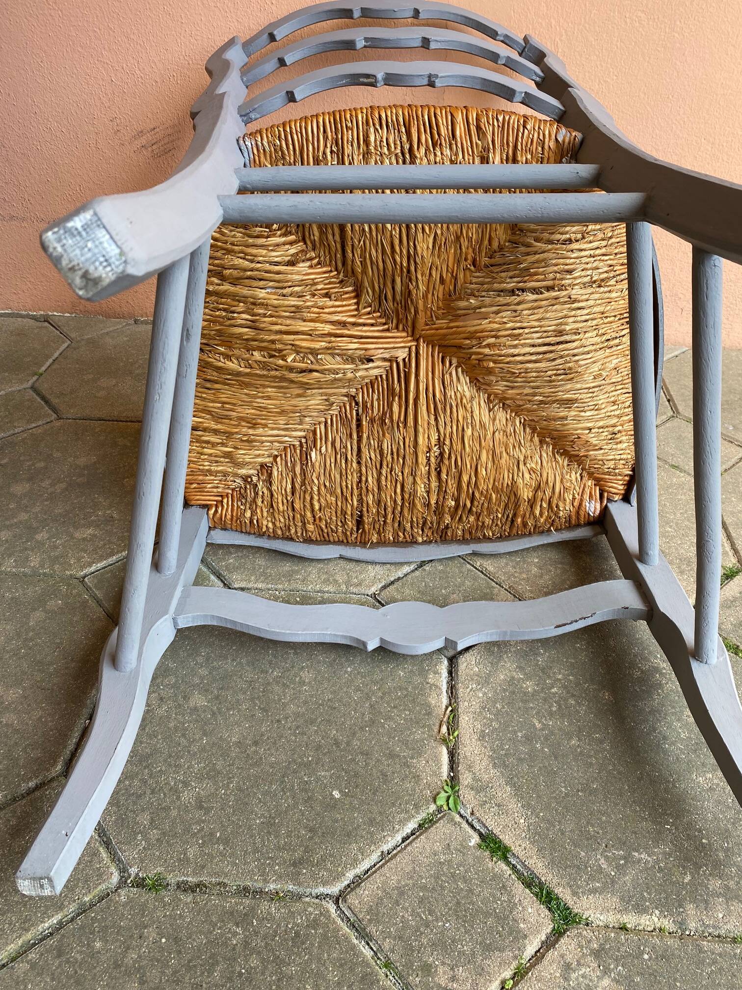 Provencal style straw armchair with gray blue patina armrests