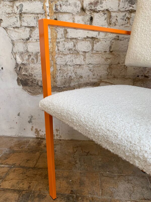 Paire de fauteuils postmodernes orange et tissu laine bouclée
