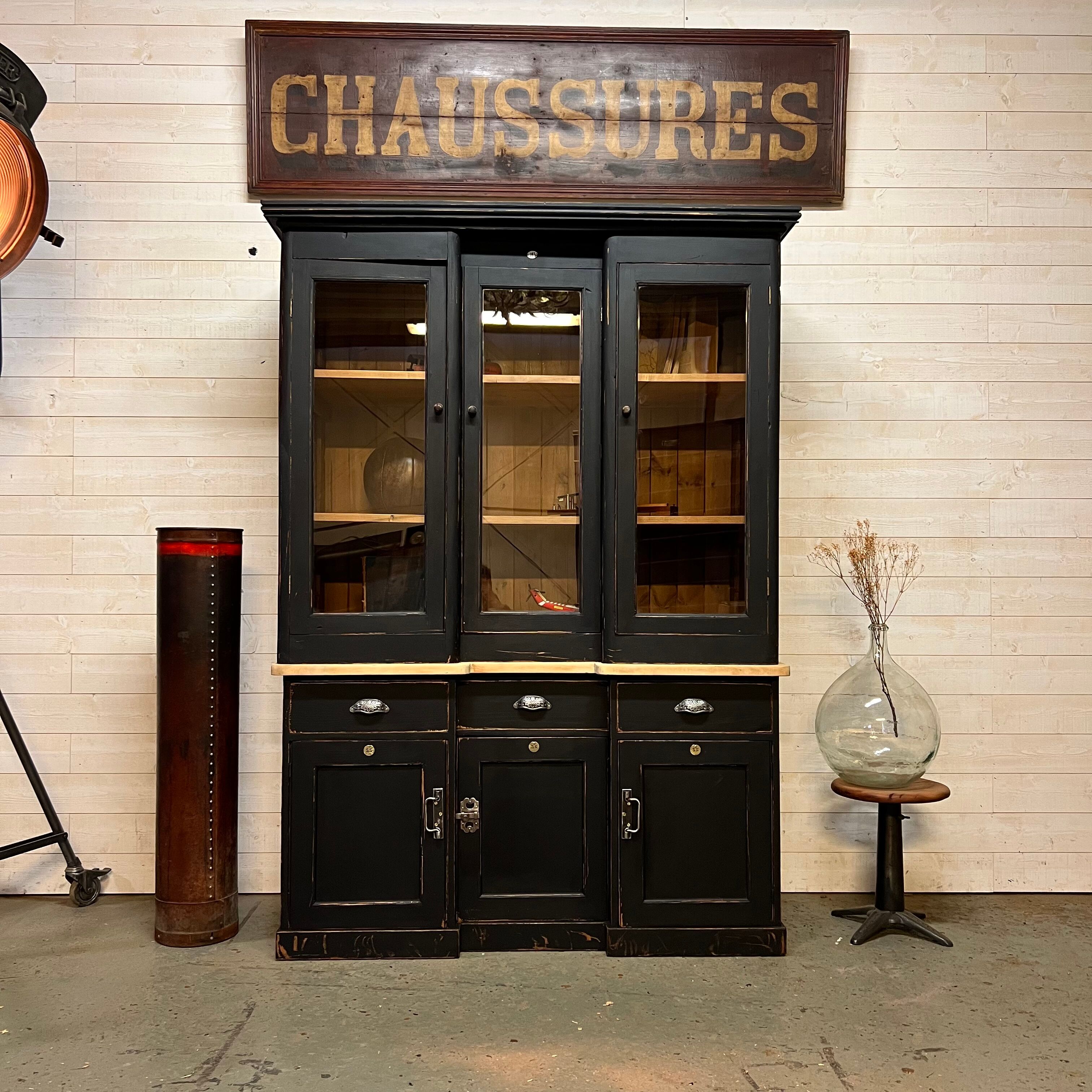 Buffet two bodies of commerce.