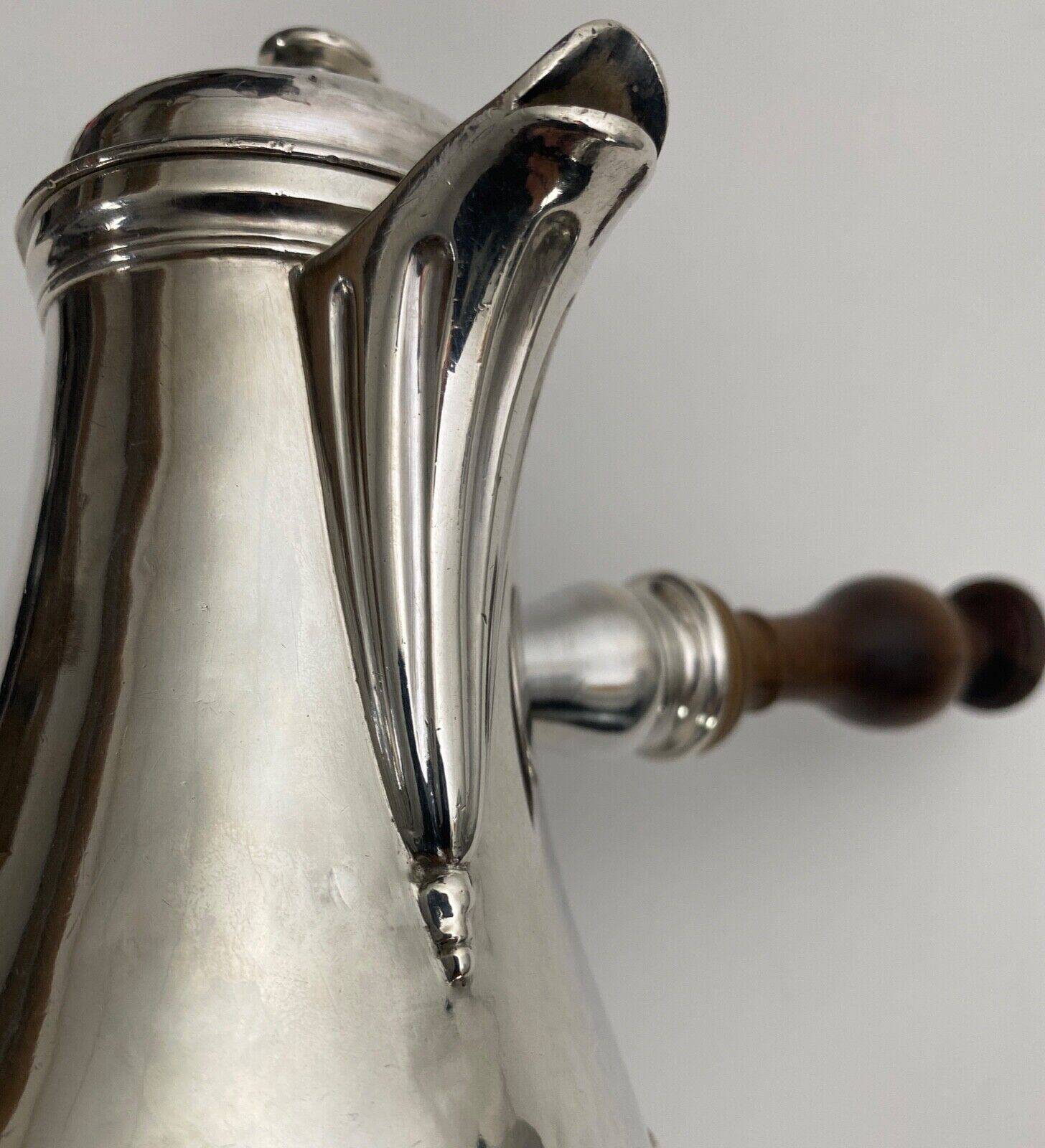 Tripod chocolate jug in silver from the 18th century Farmers General 378 grams