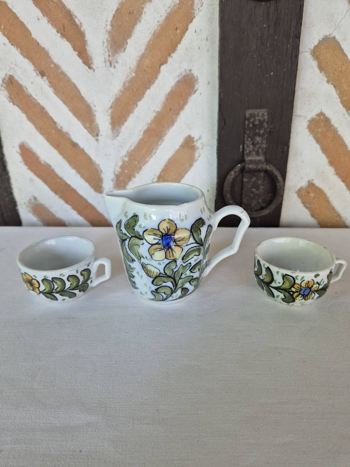Tasses et pot à lait Espagne