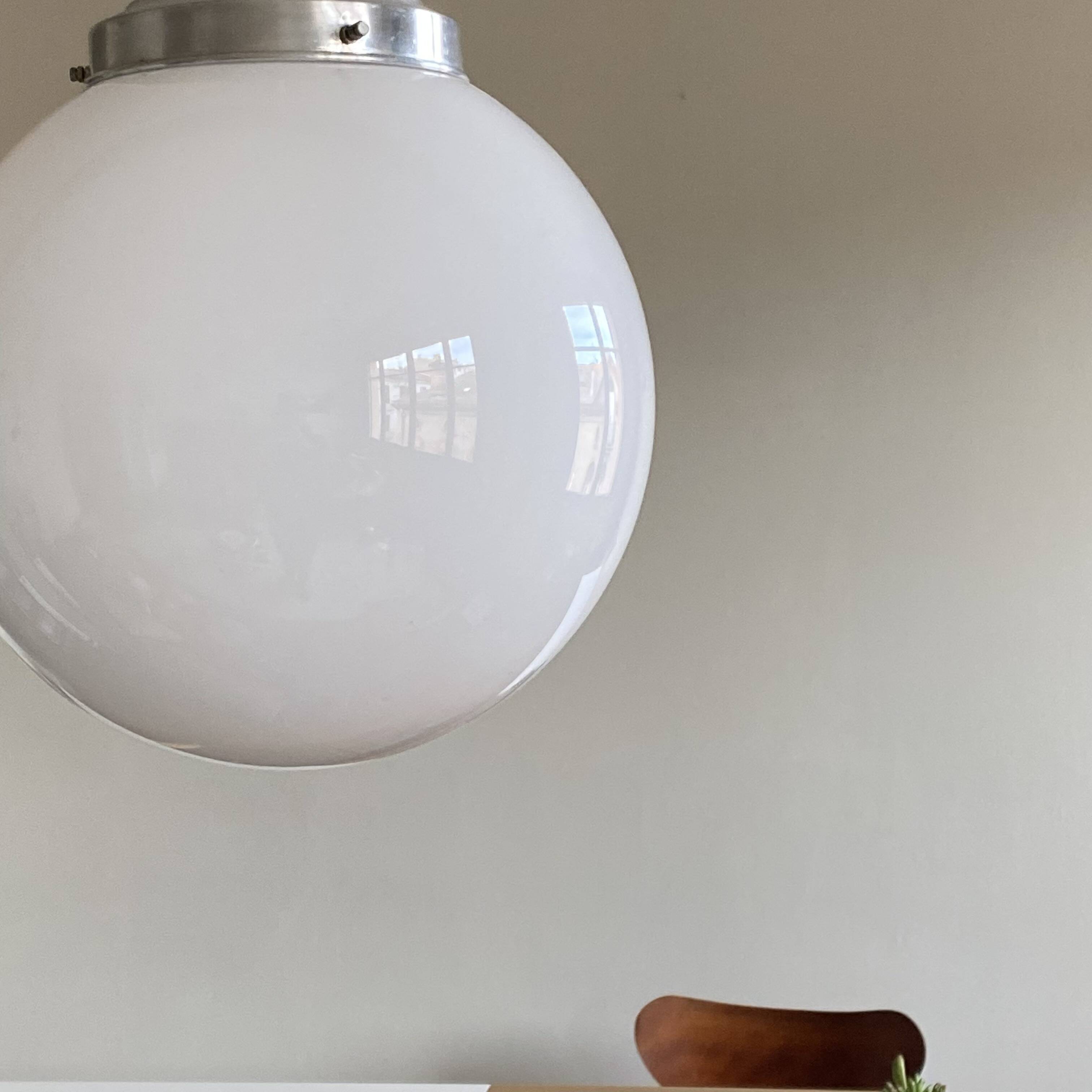 Suspension large globe in white opaline glass 25 cm