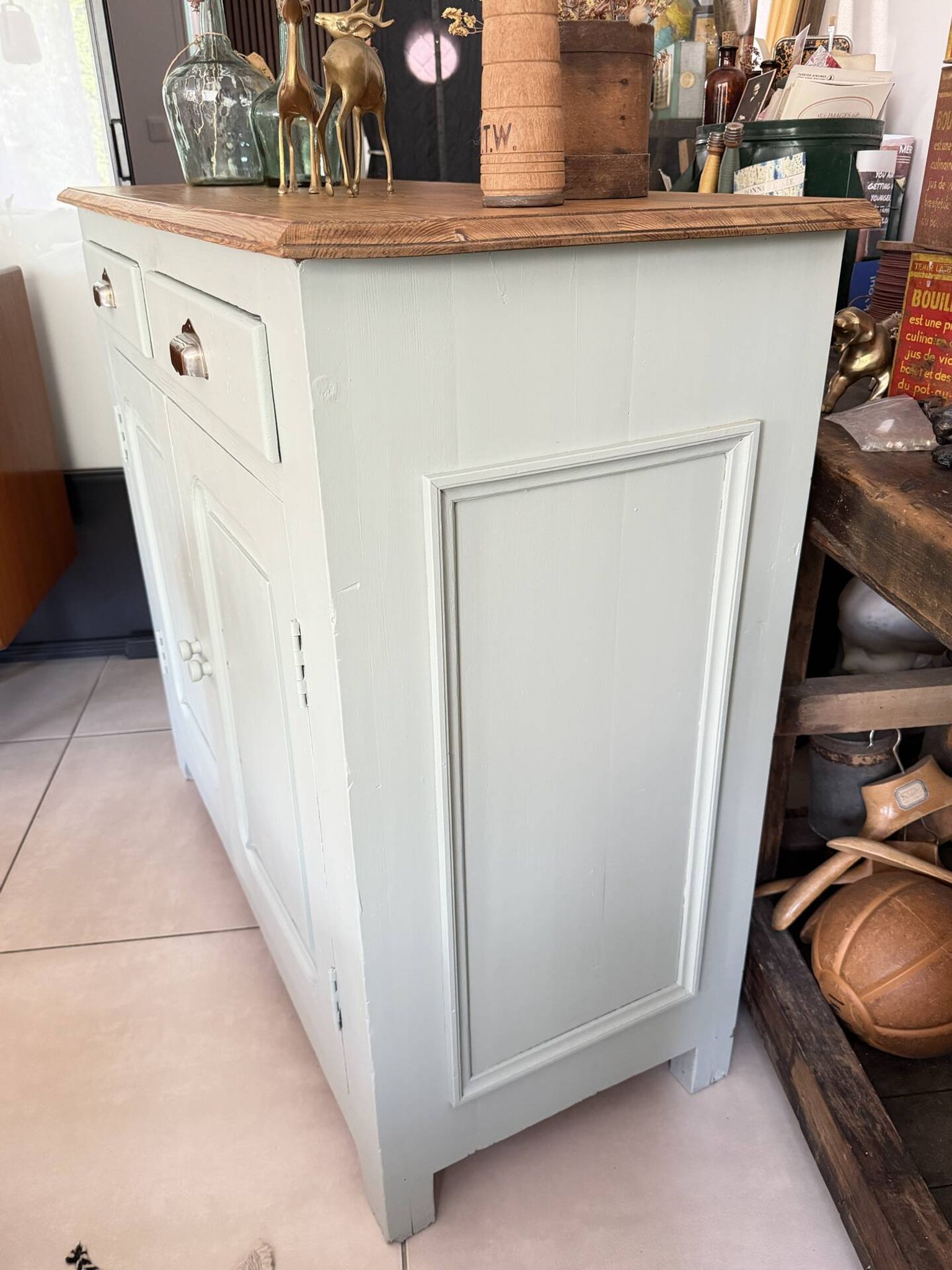 Buffet parisien vert amande vintage 