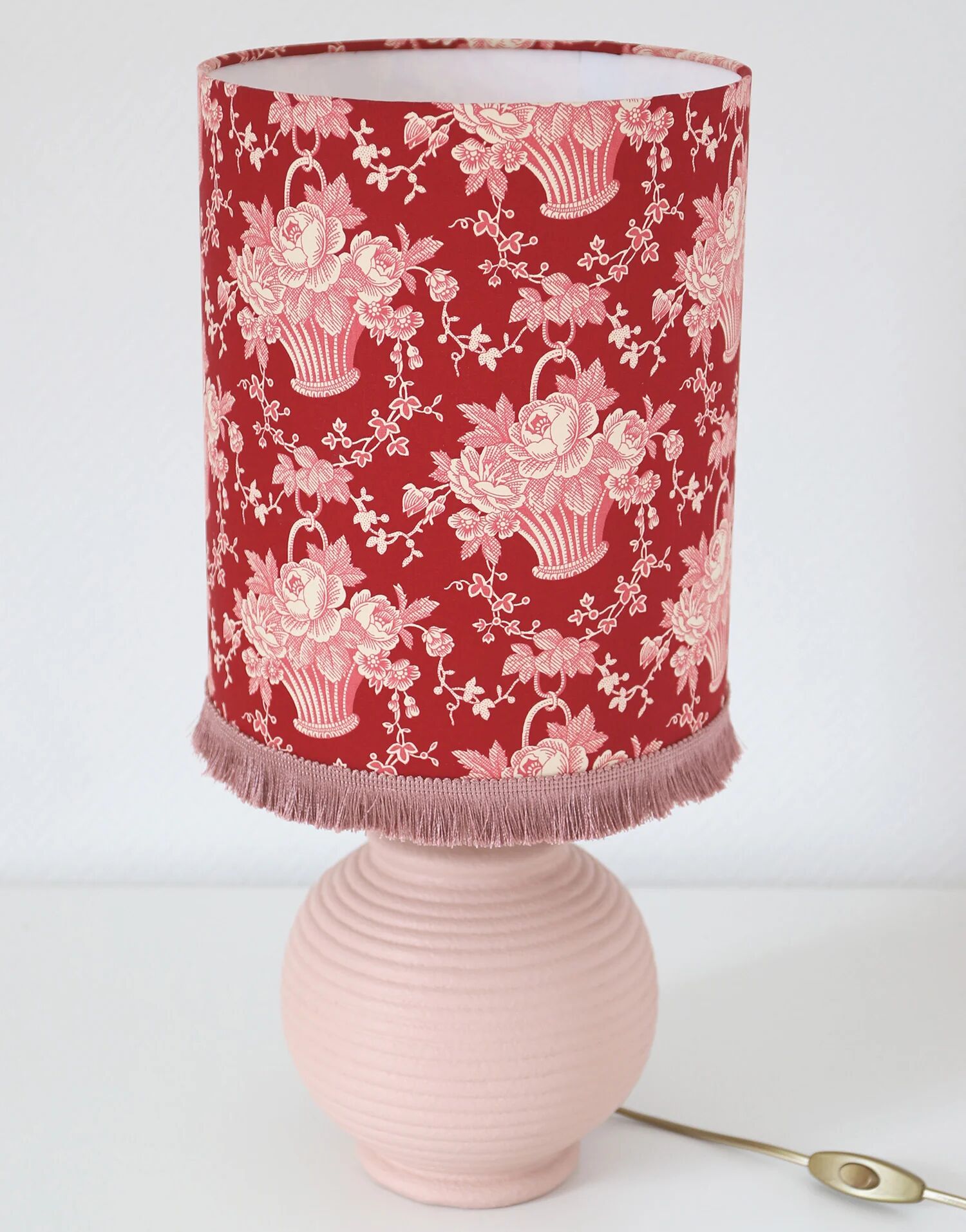 Recycled vintage lamp — Pink ceramic base and red fabric shade