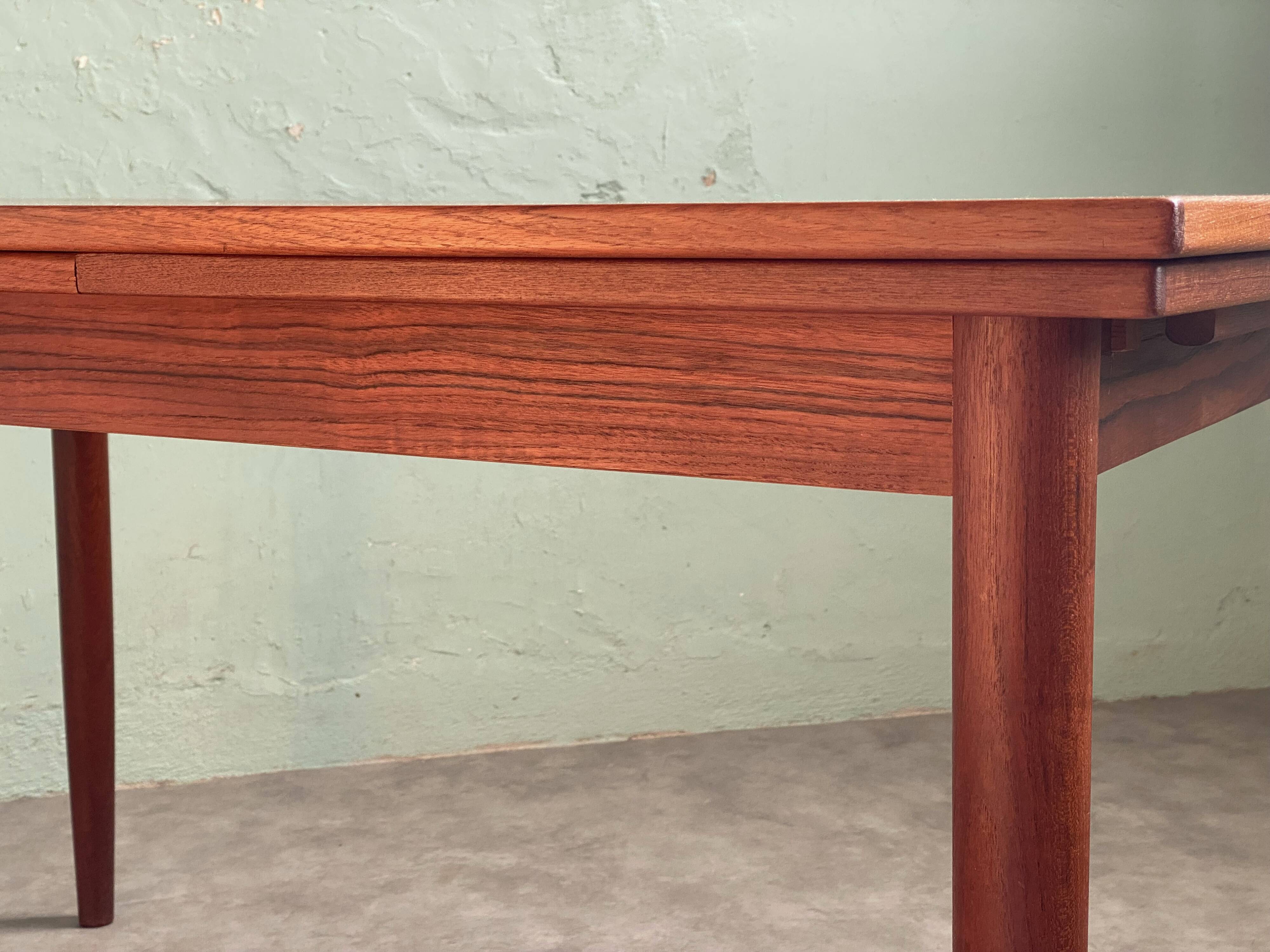 Extensible table dznoise Vejle Stole Mobelfabrik