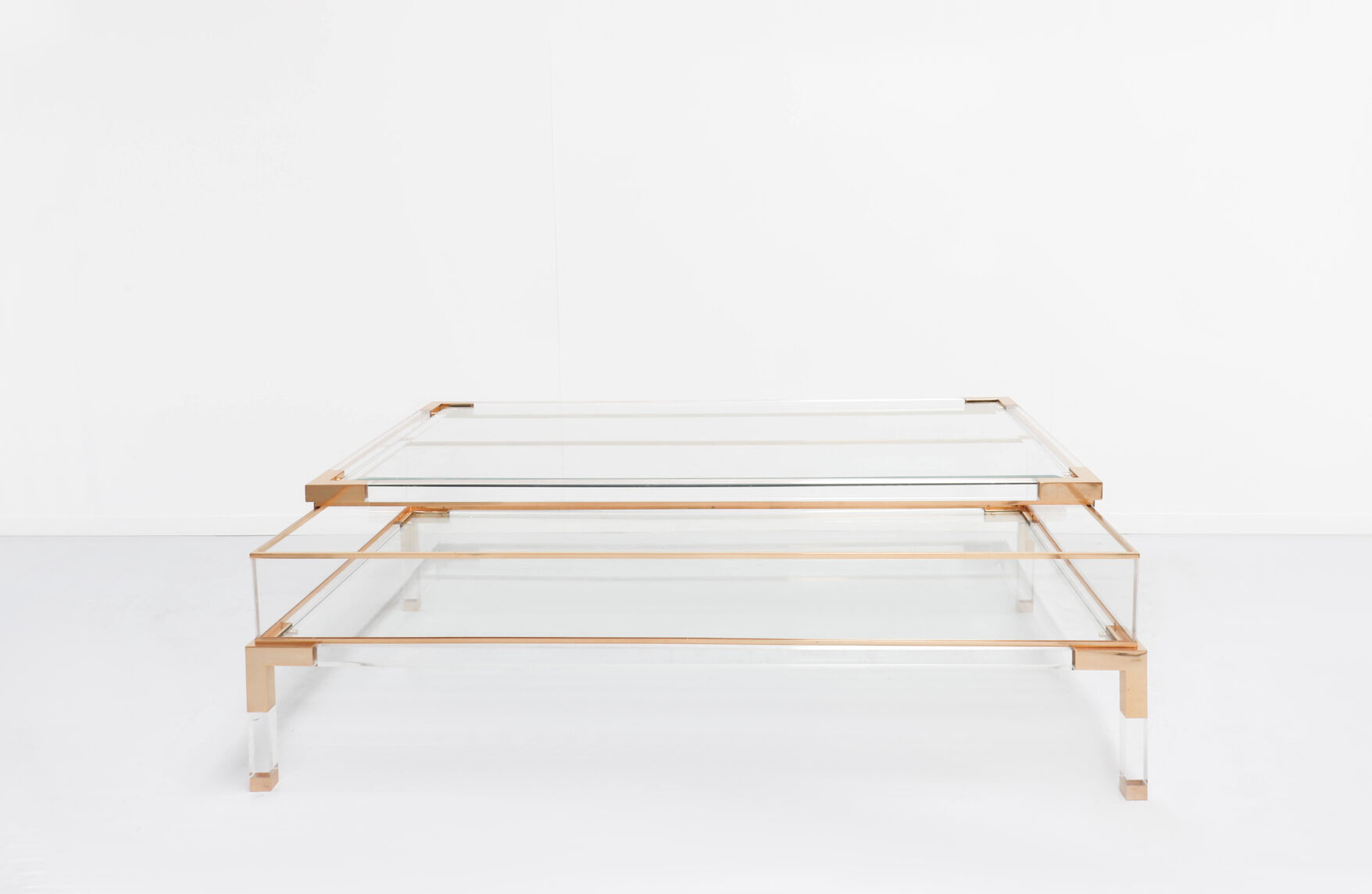Sliding table in lucite and brass, Jansen House style