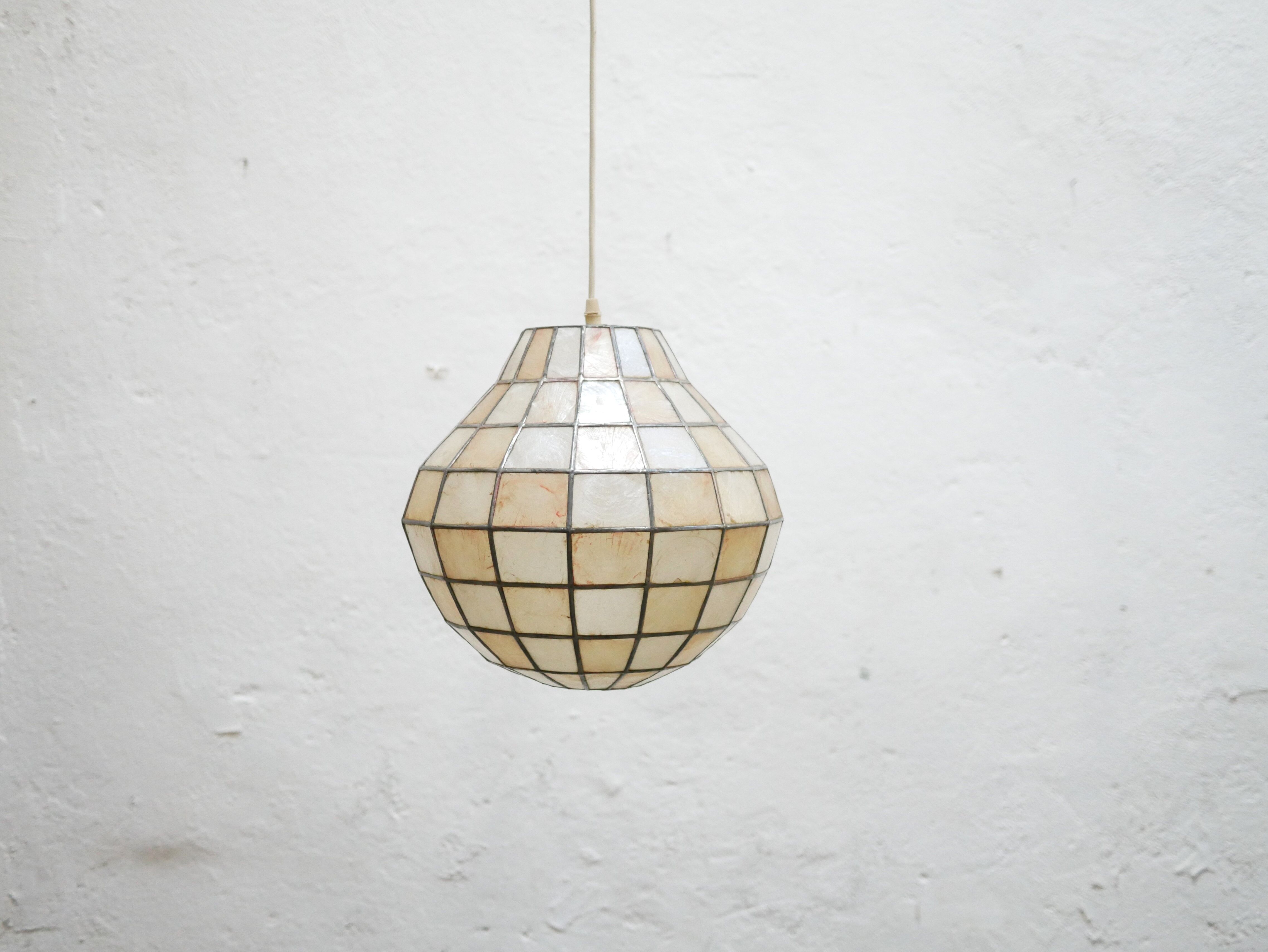 Vintage mother-of-pearl pendant lamp