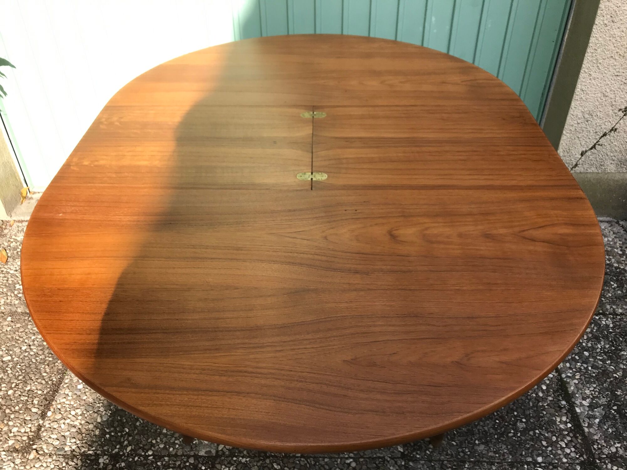 Ancienne table à manger scandinave en bois de teck et pieds compas avec rallonges vintage