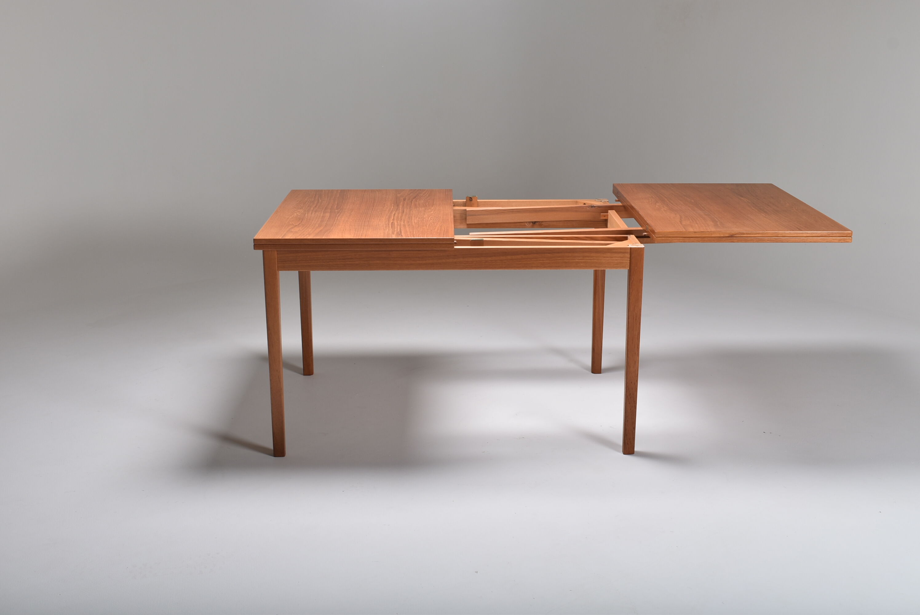 Scandinavian table Teck Skaraborgs