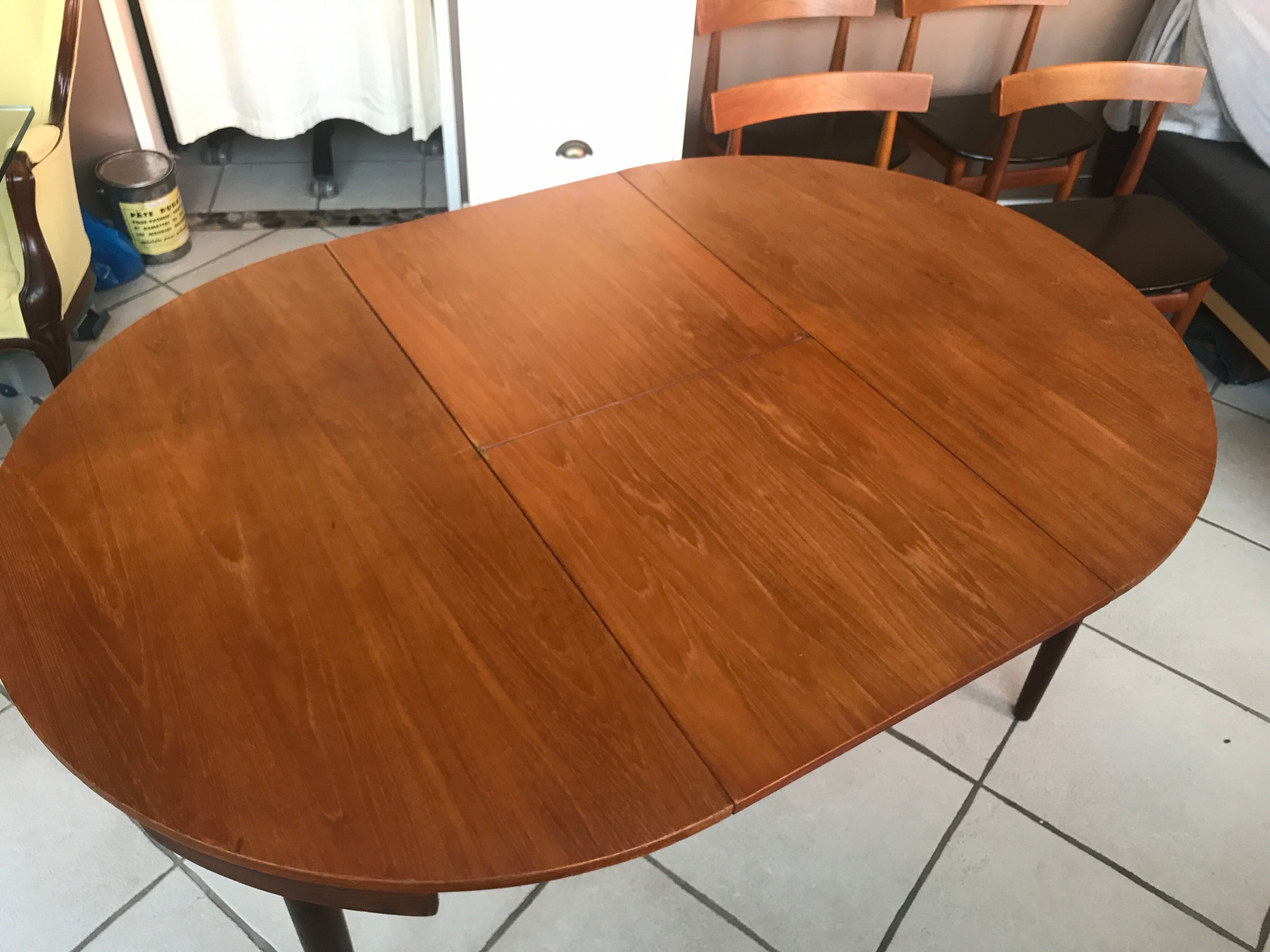 Extension table and 4 chairs by Hans Olsen edited by Frem Rolje