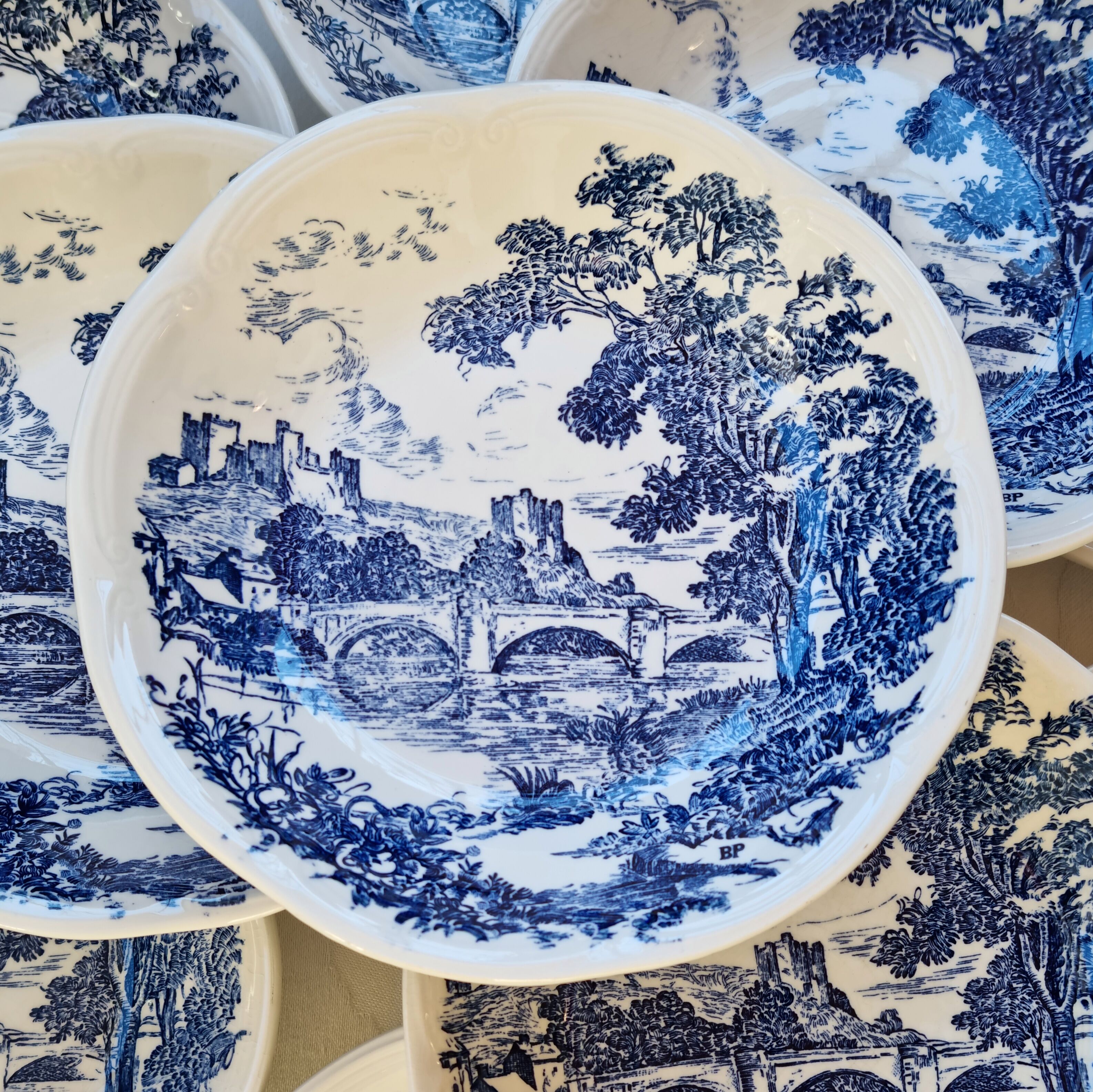 Lot de 11 assiettes calottes  de Gien